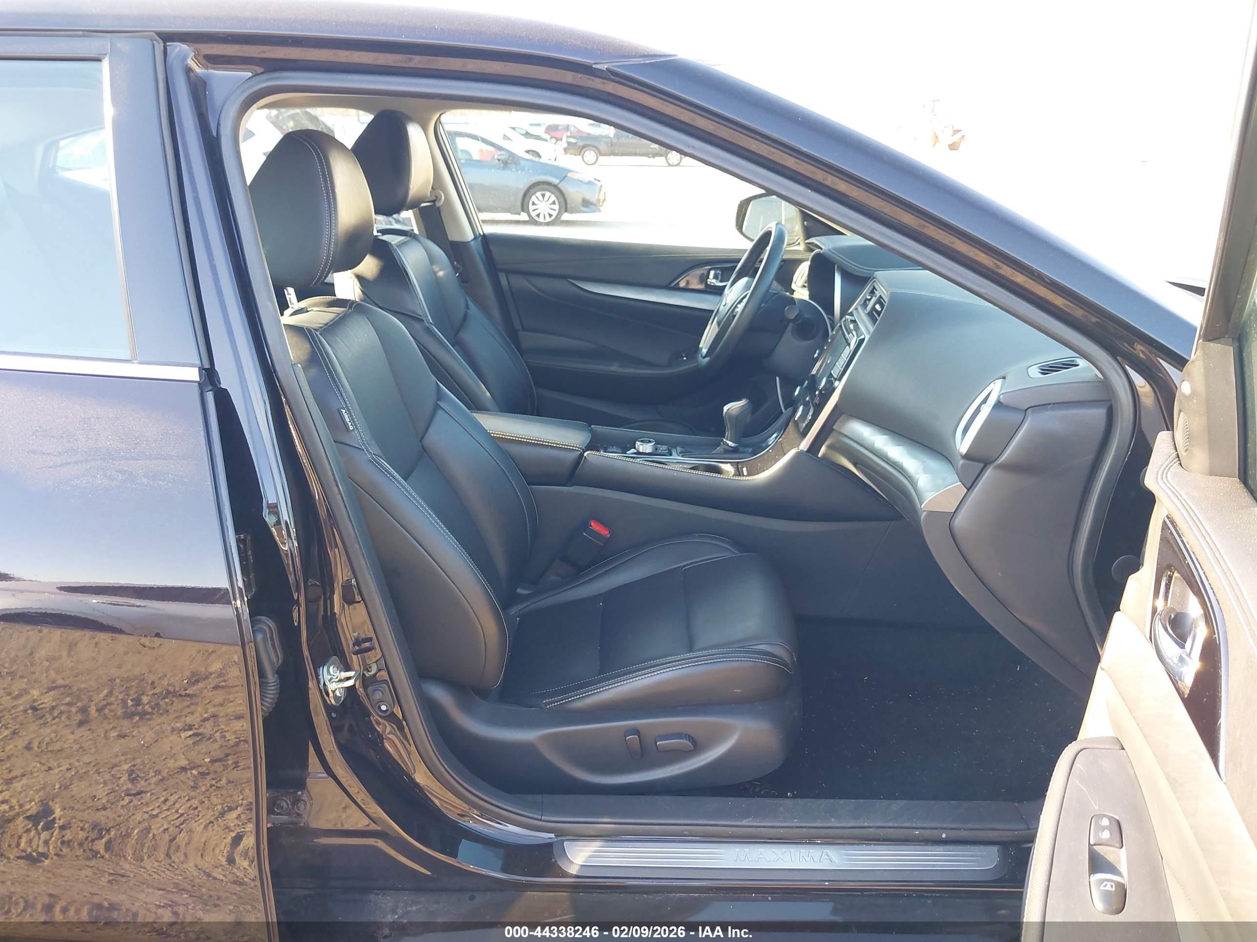 NISSAN MAXIMA image 5