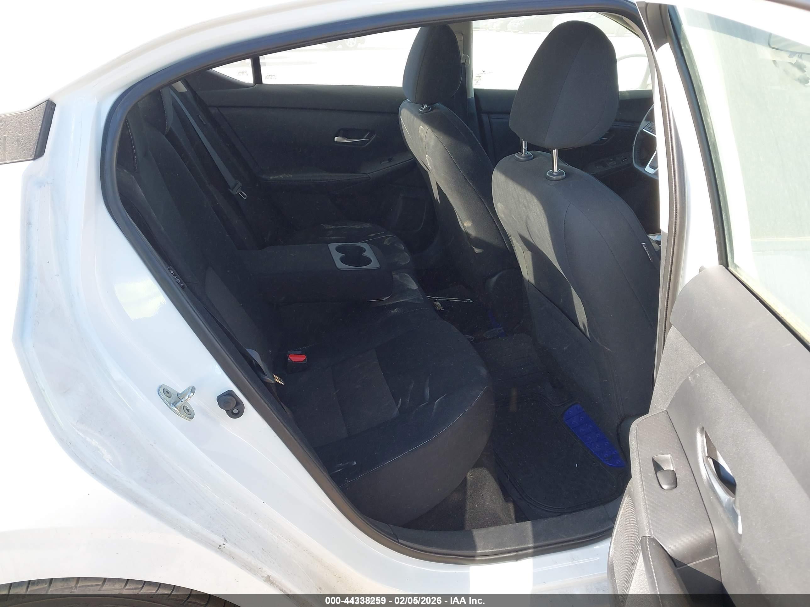 NISSAN SENTRA image 8