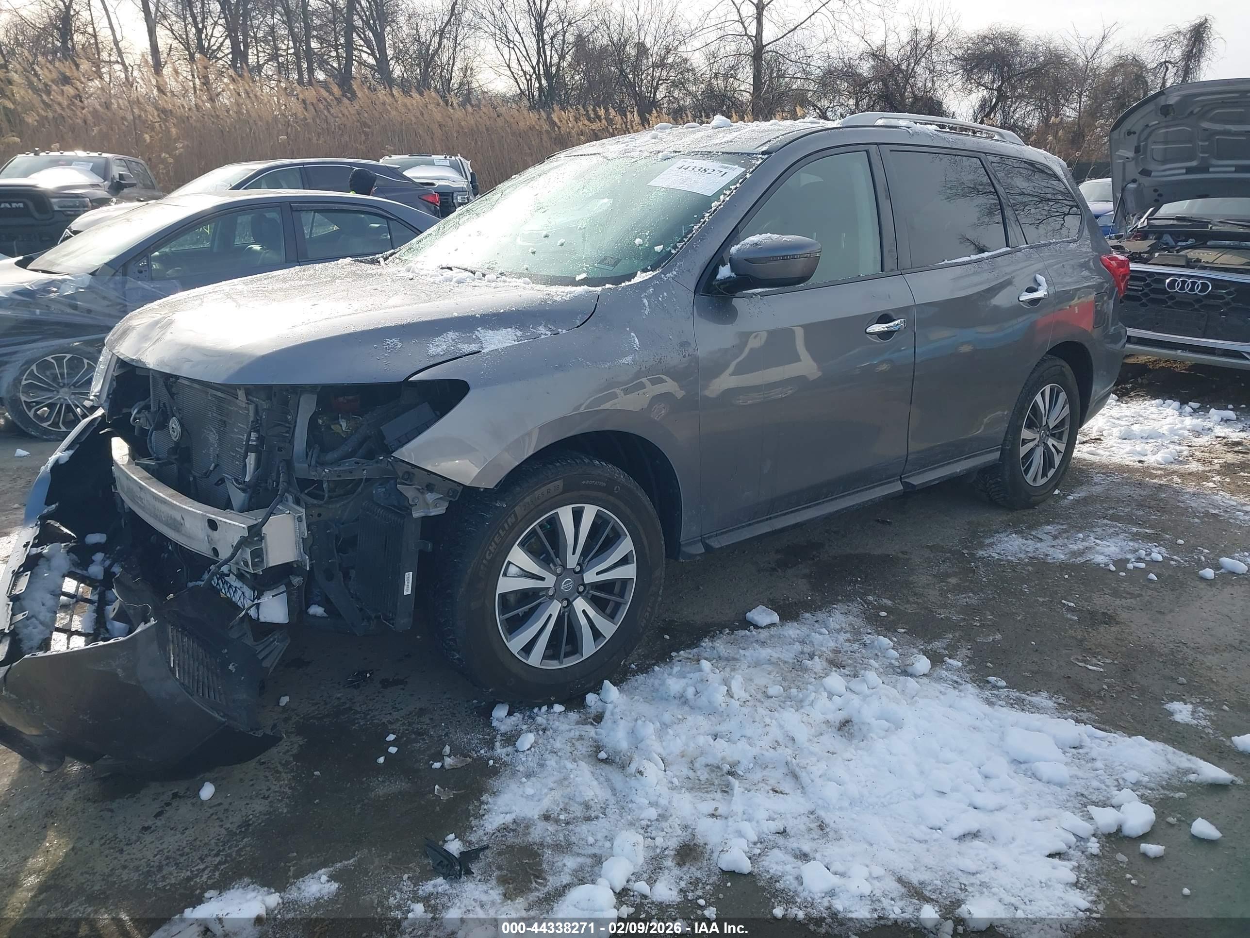 NISSAN PATHFINDER image 2