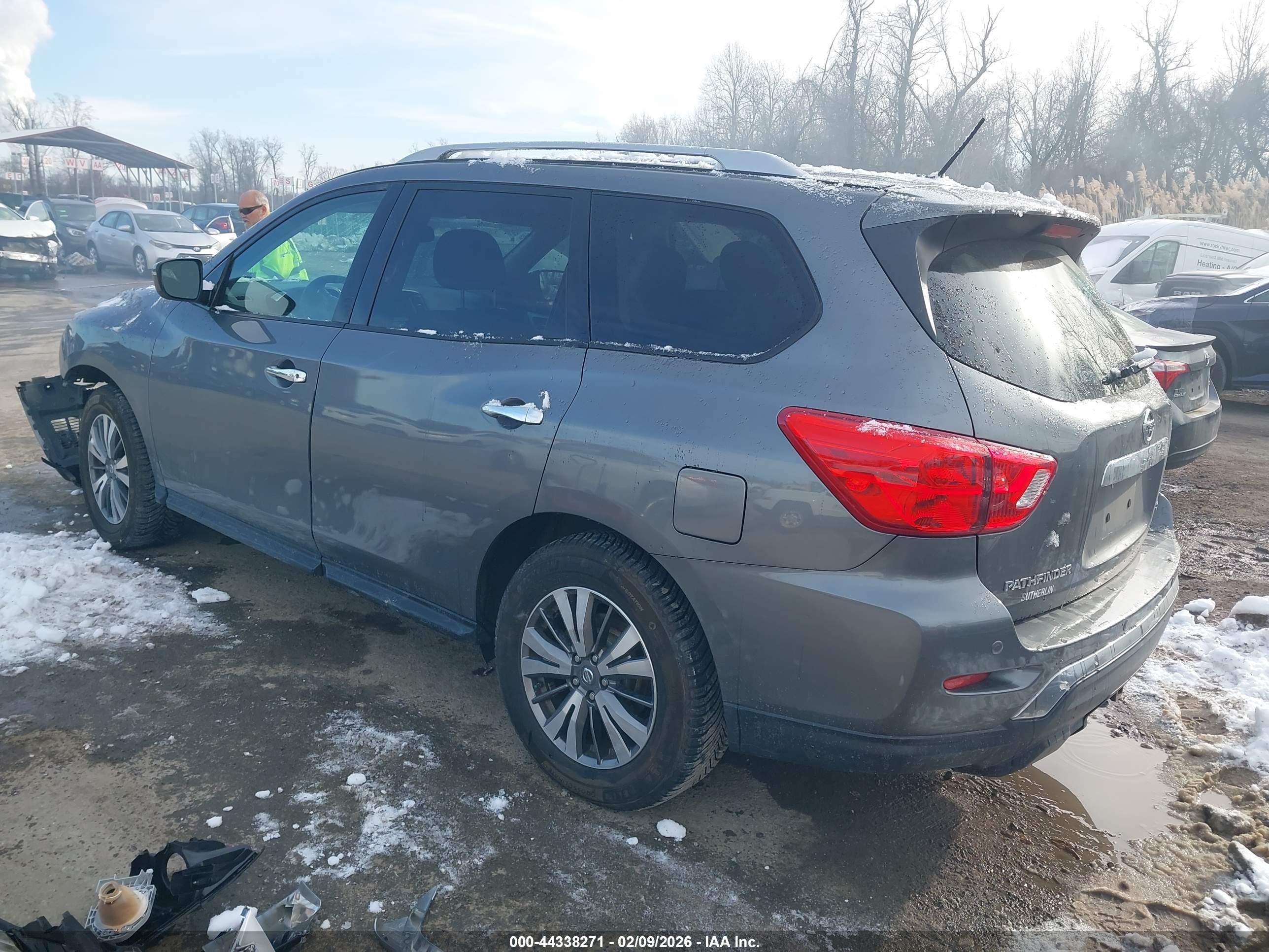 NISSAN PATHFINDER image 3