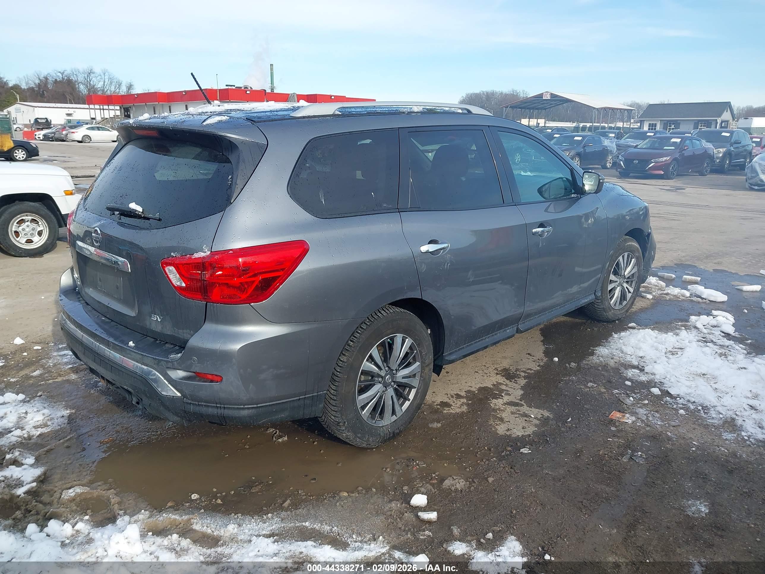 NISSAN PATHFINDER image 4