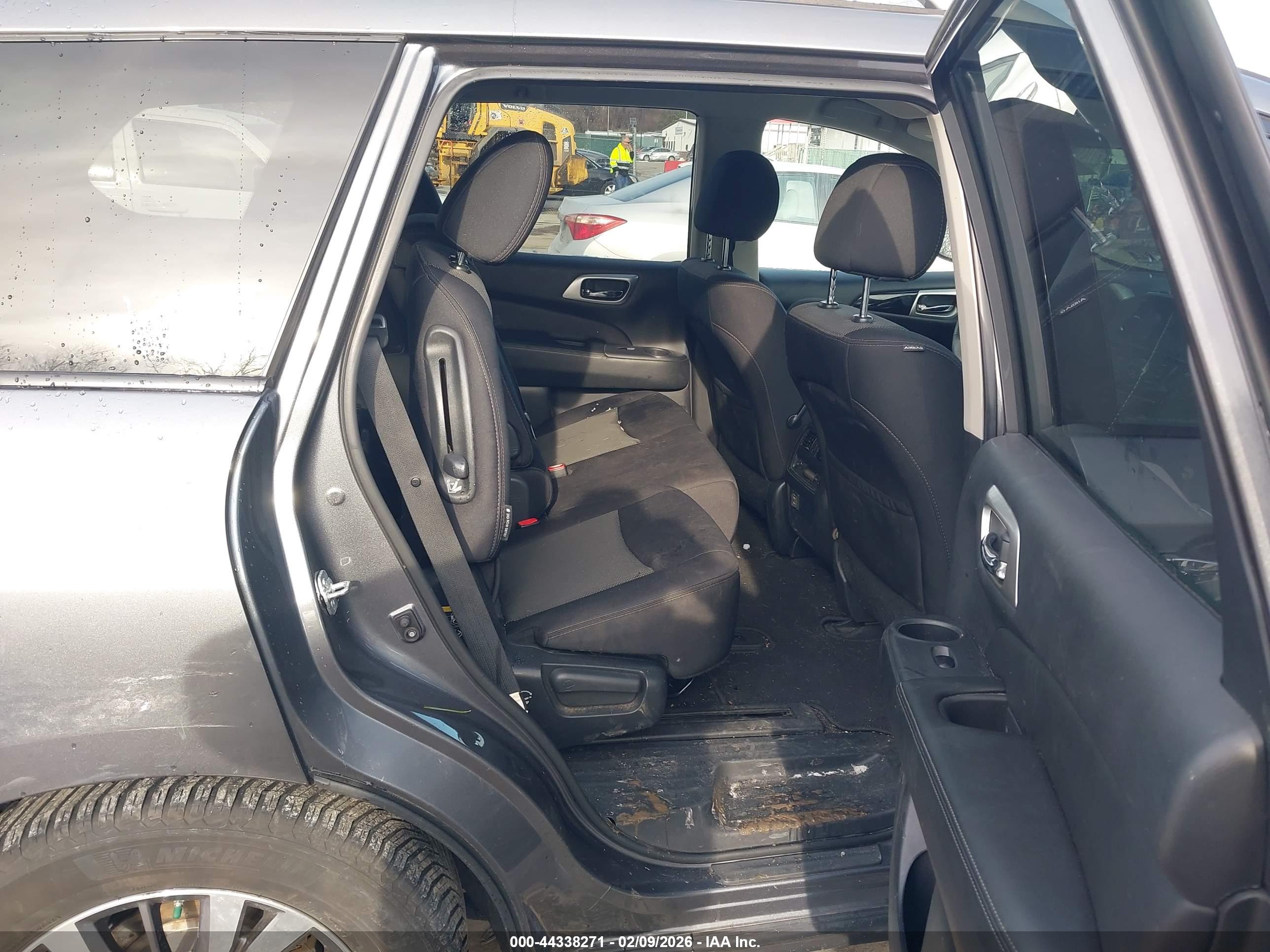 NISSAN PATHFINDER image 8