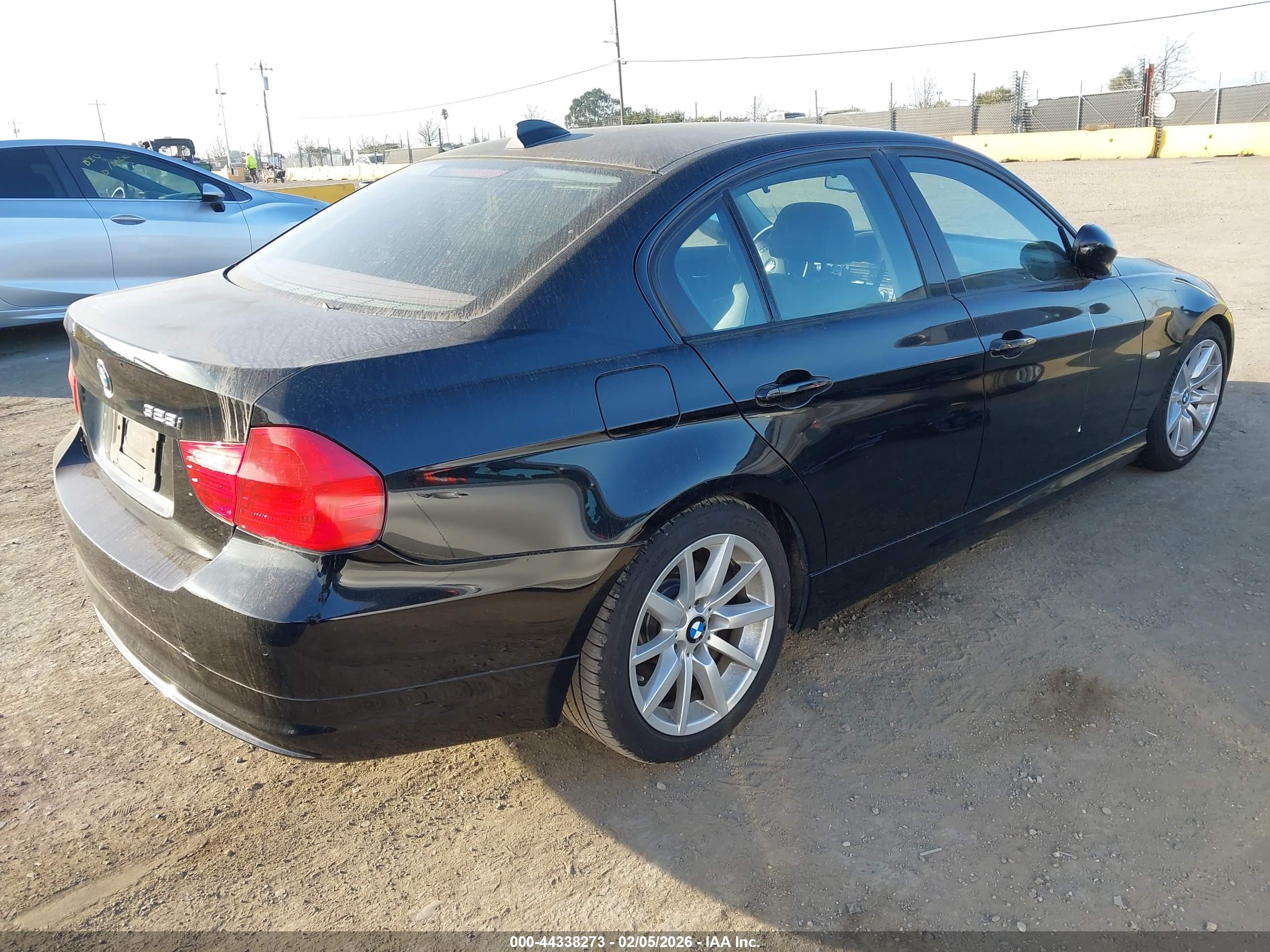 BMW 328I image 4