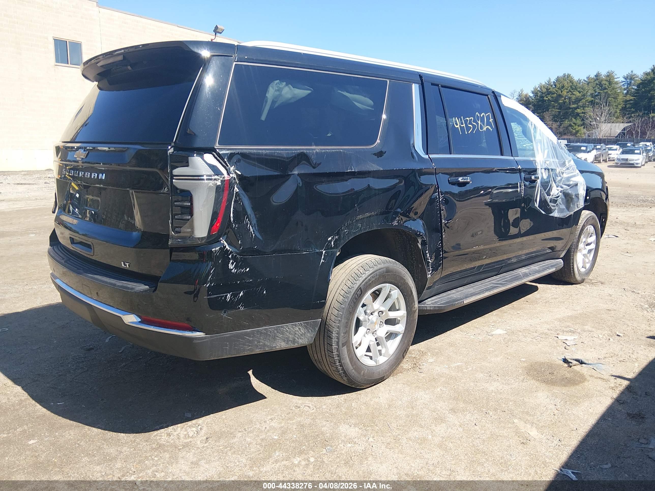 CHEVROLET SUBURBAN image 4