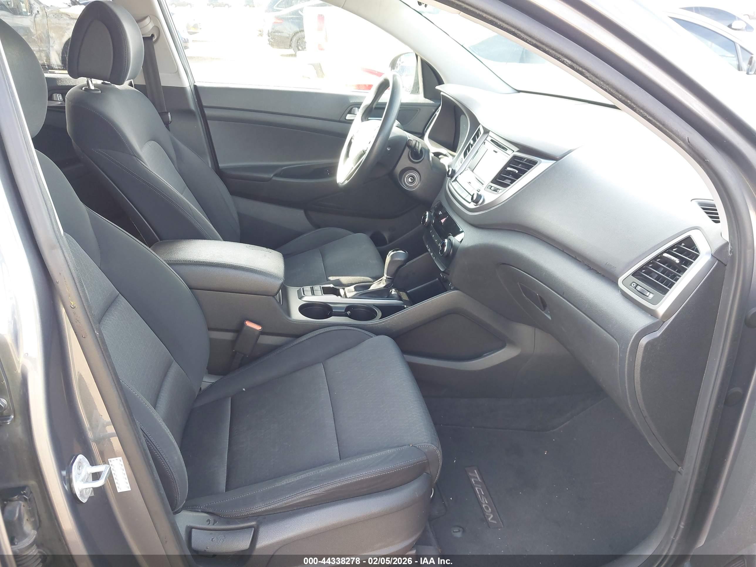 HYUNDAI TUCSON image 5