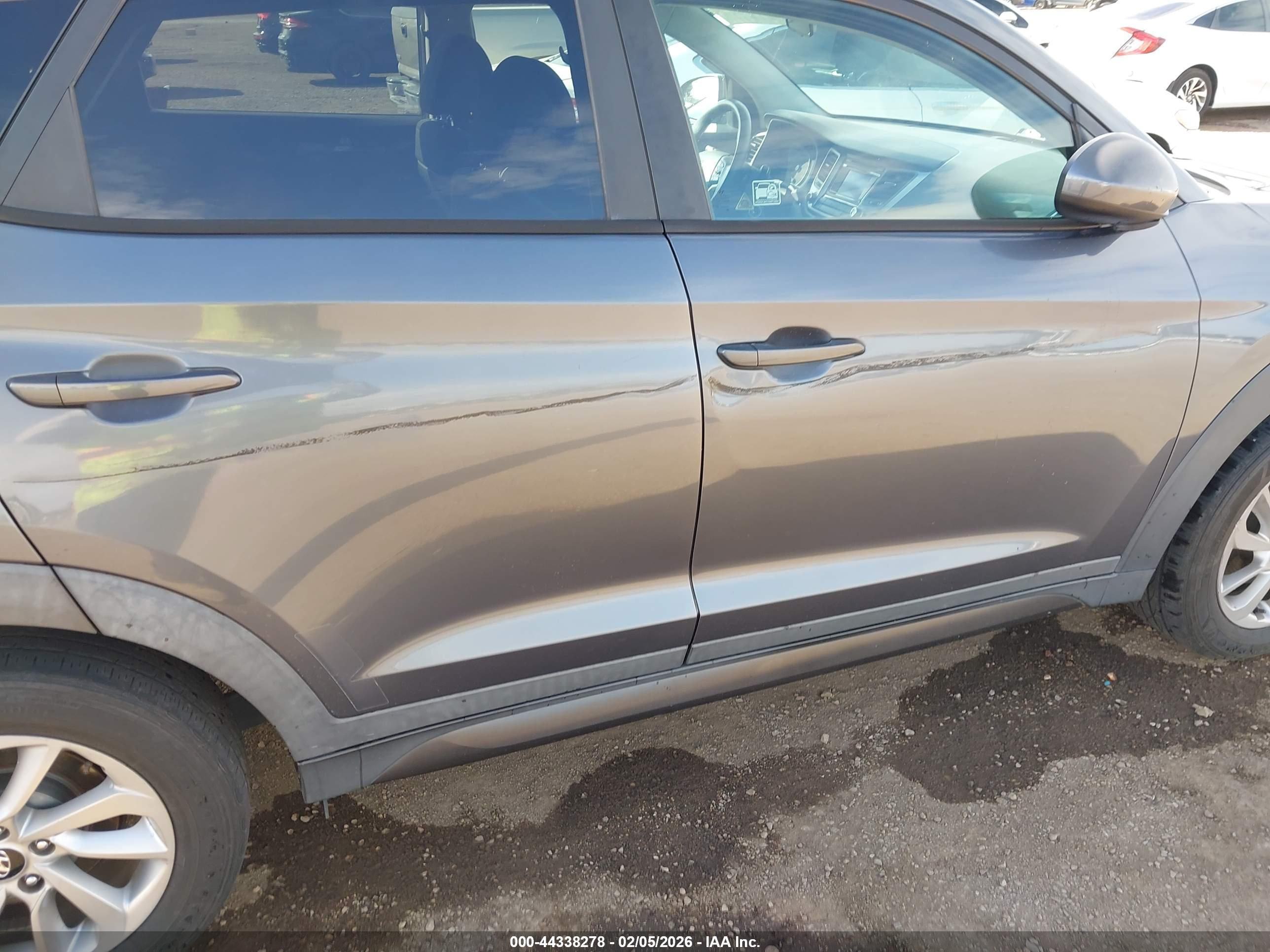 HYUNDAI TUCSON image 6