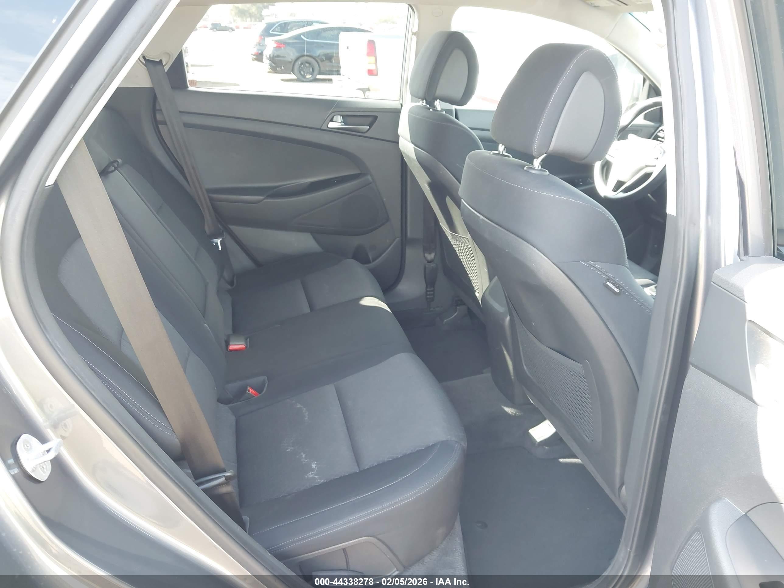 HYUNDAI TUCSON image 8