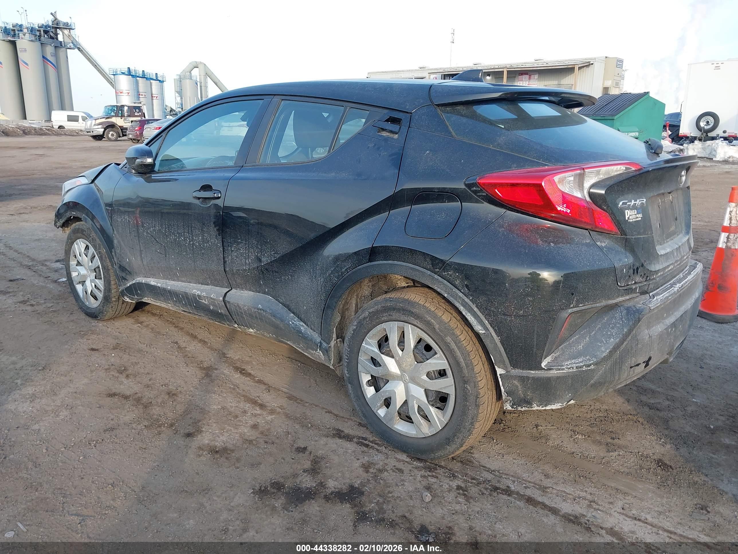 TOYOTA C-HR image 3
