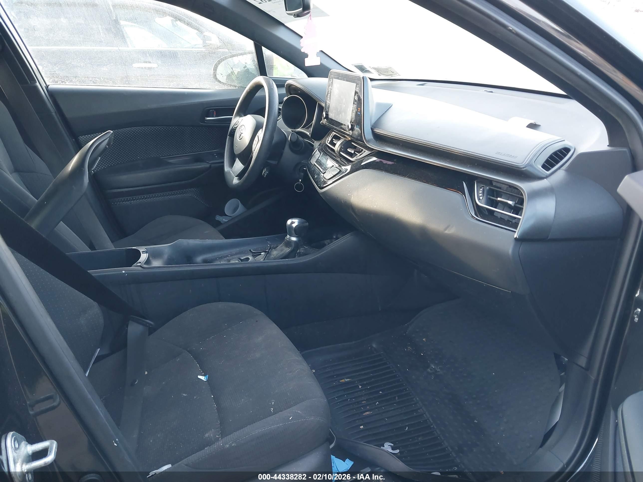 TOYOTA C-HR image 5