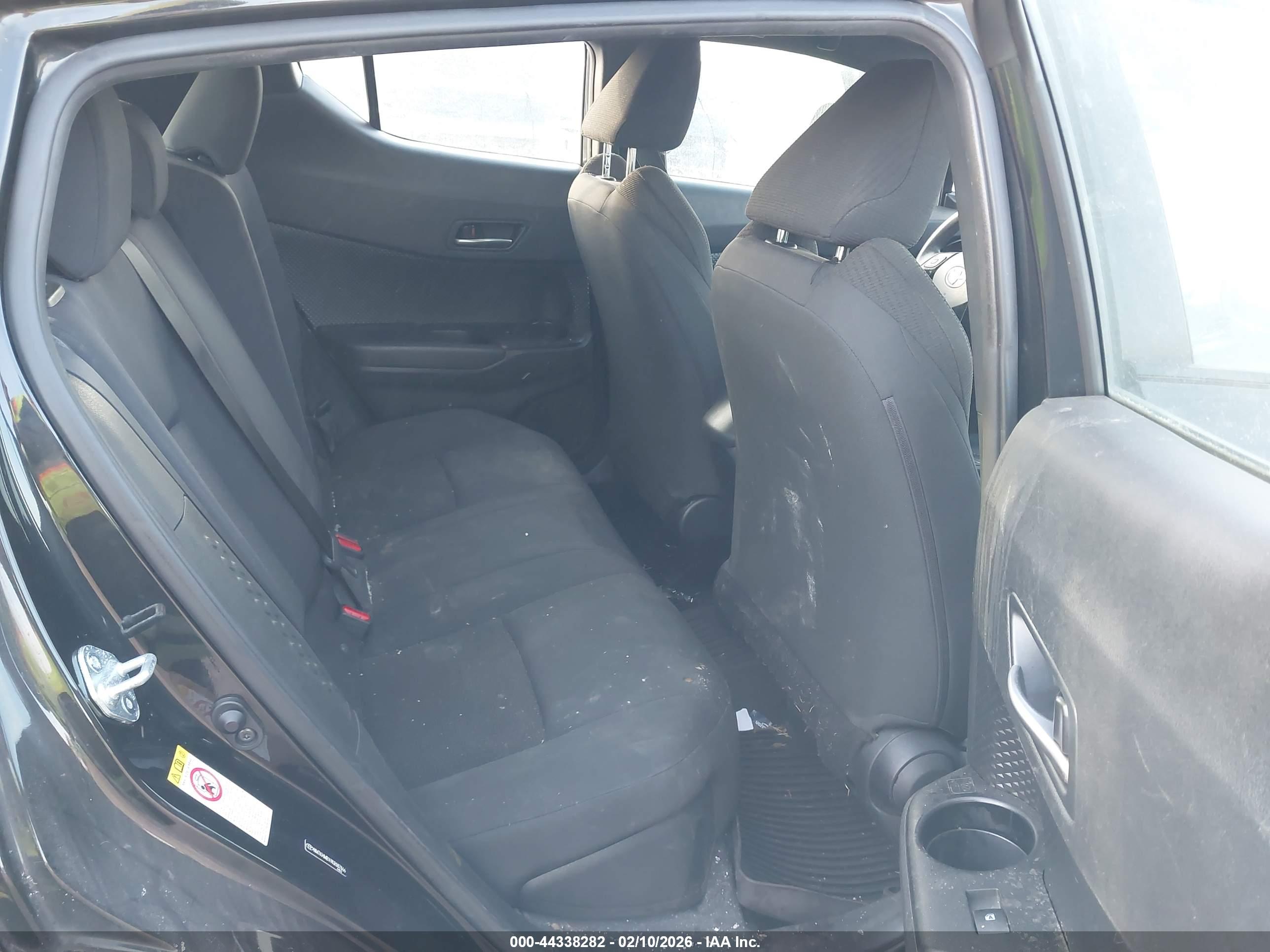 TOYOTA C-HR image 8