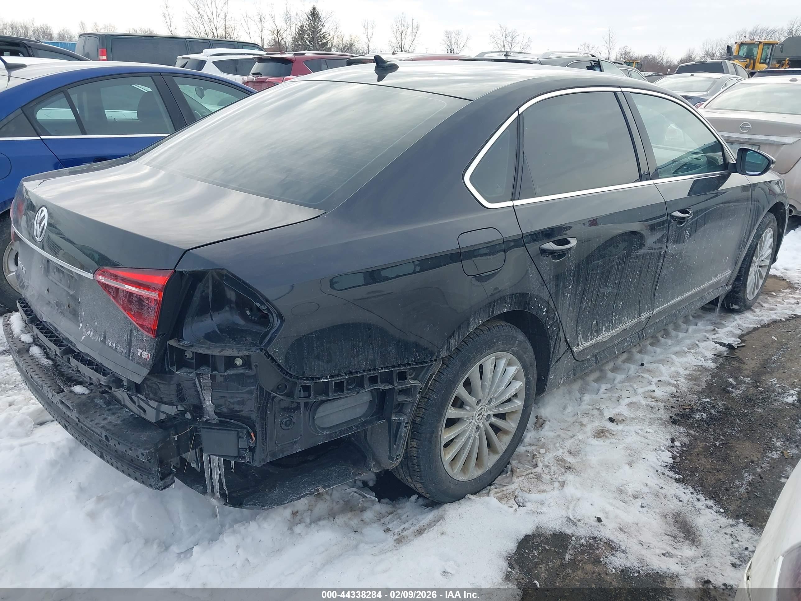 VOLKSWAGEN PASSAT image 4