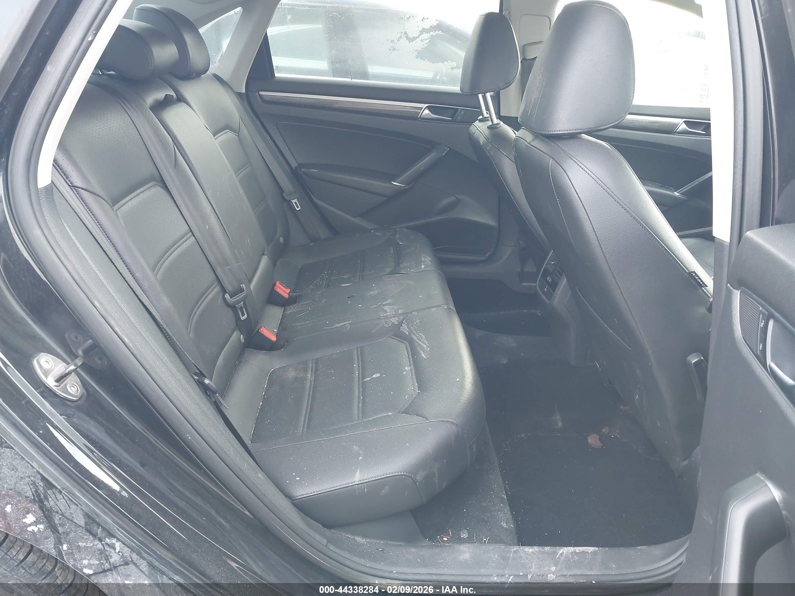 VOLKSWAGEN PASSAT image 8