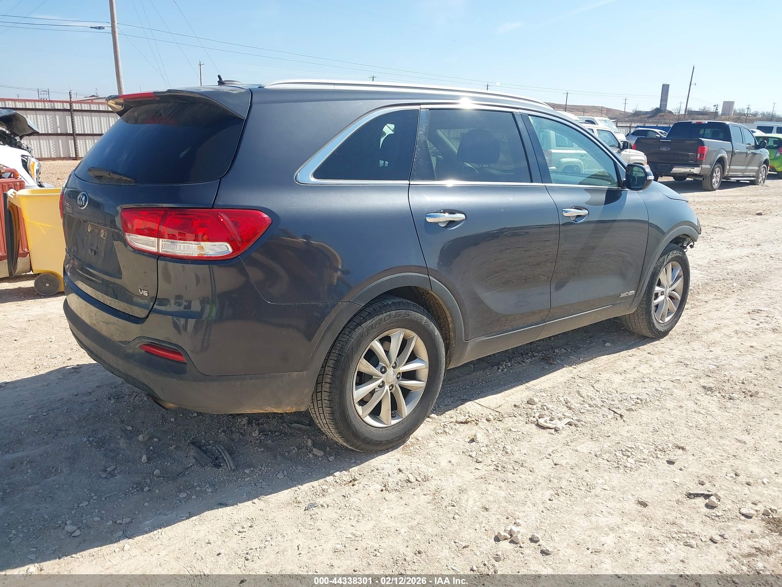 KIA SORENTO image 4