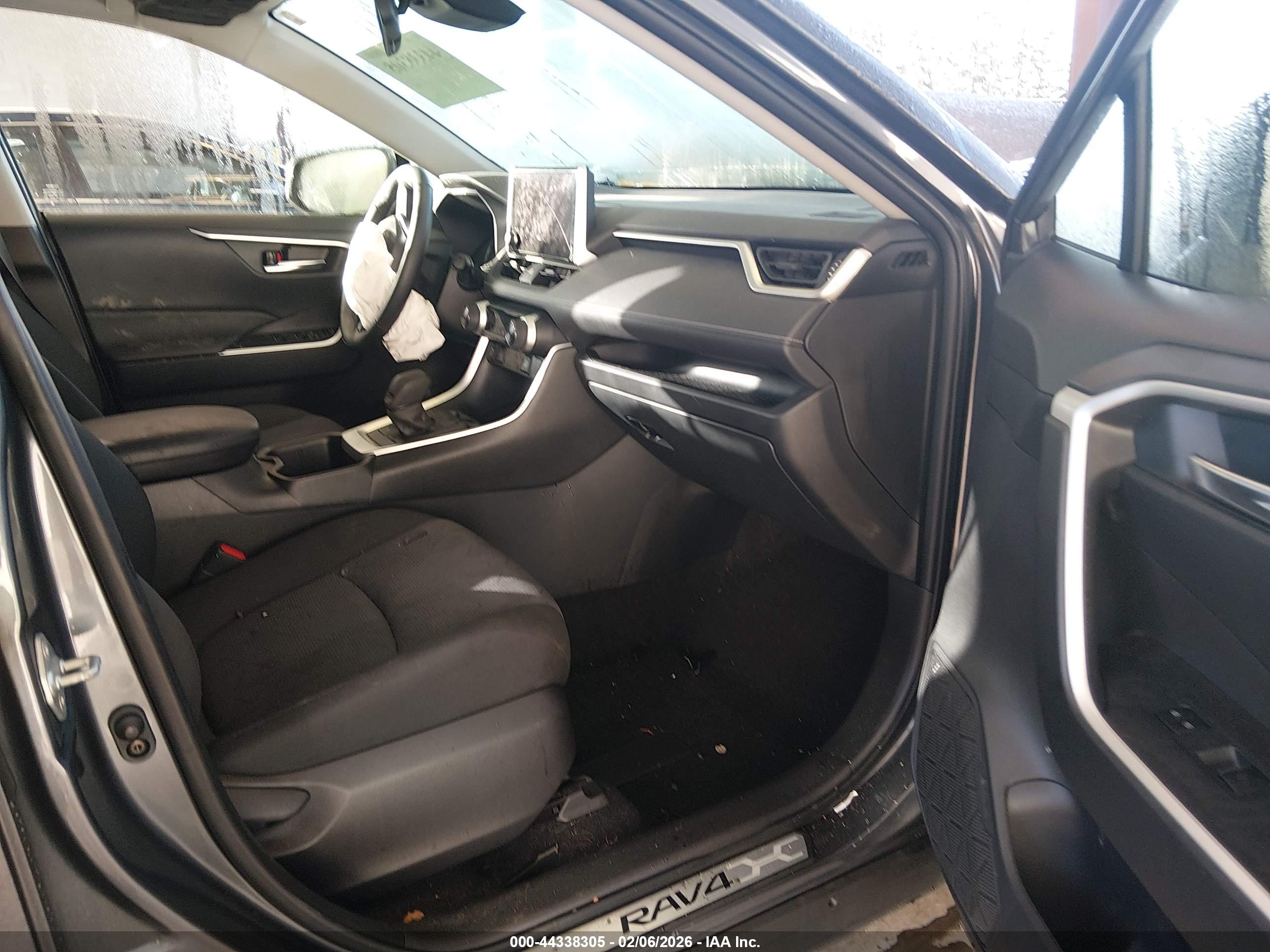 TOYOTA RAV4 image 5