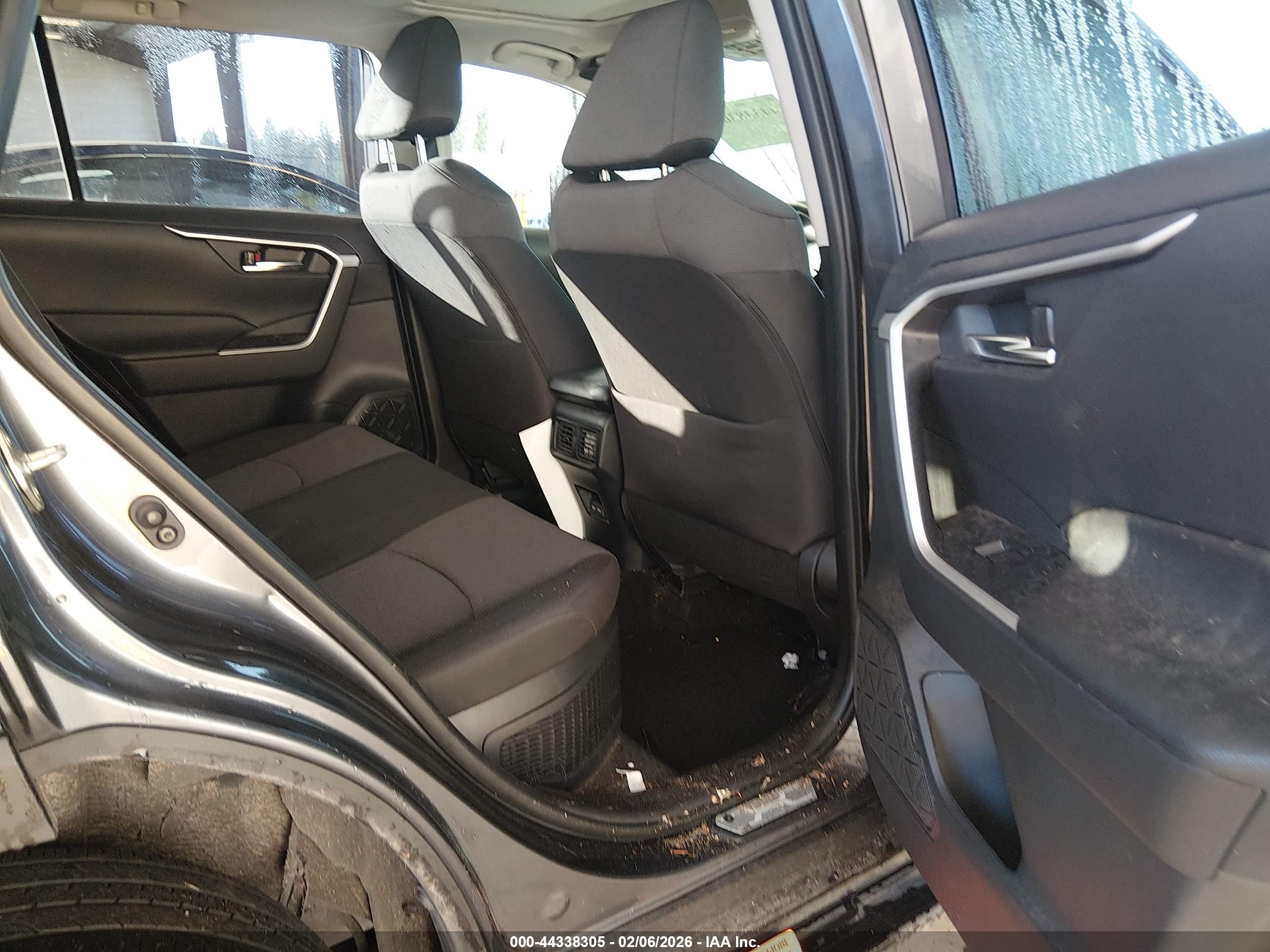 TOYOTA RAV4 image 8
