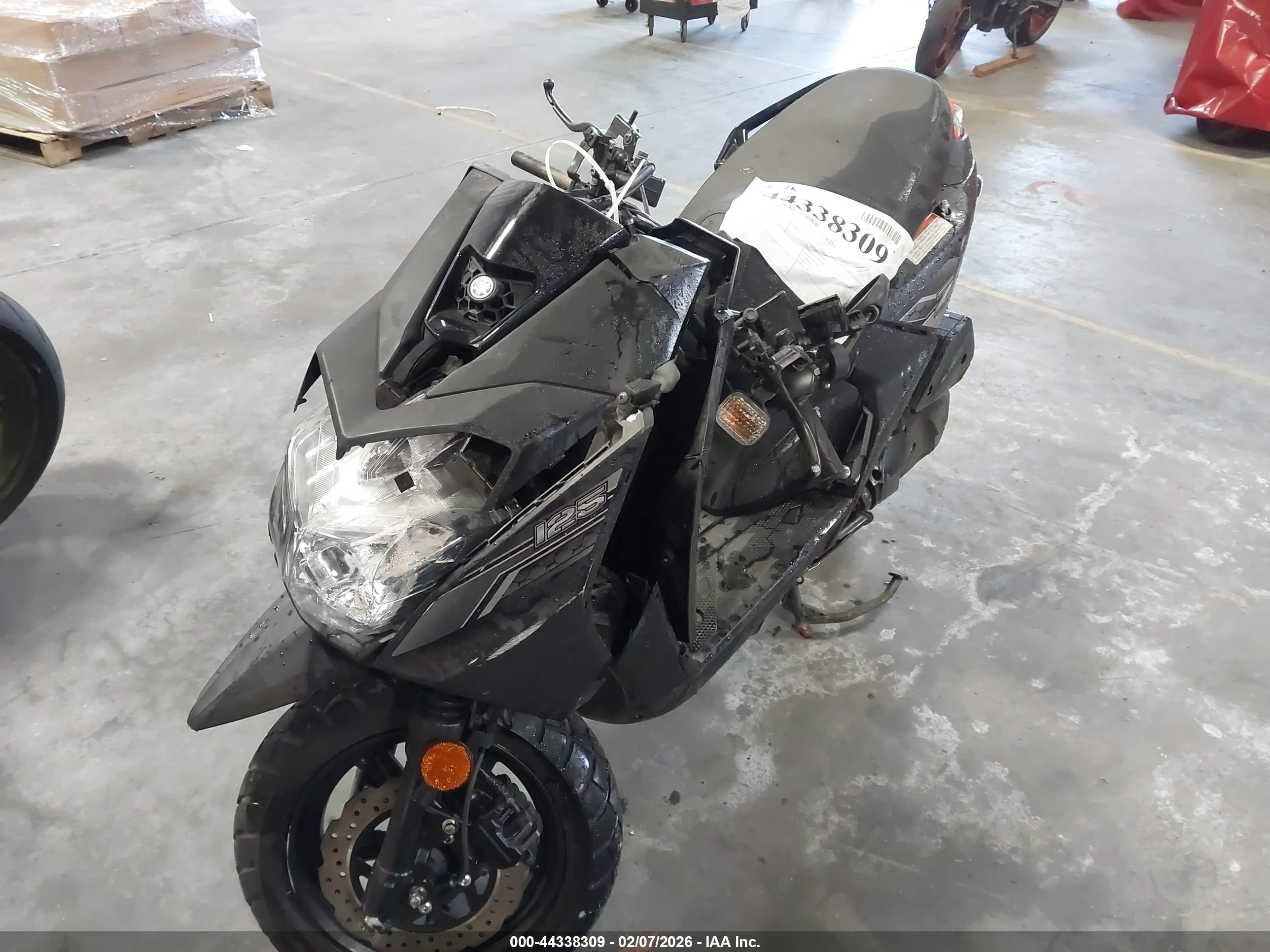YAMAHA YW125 image 2