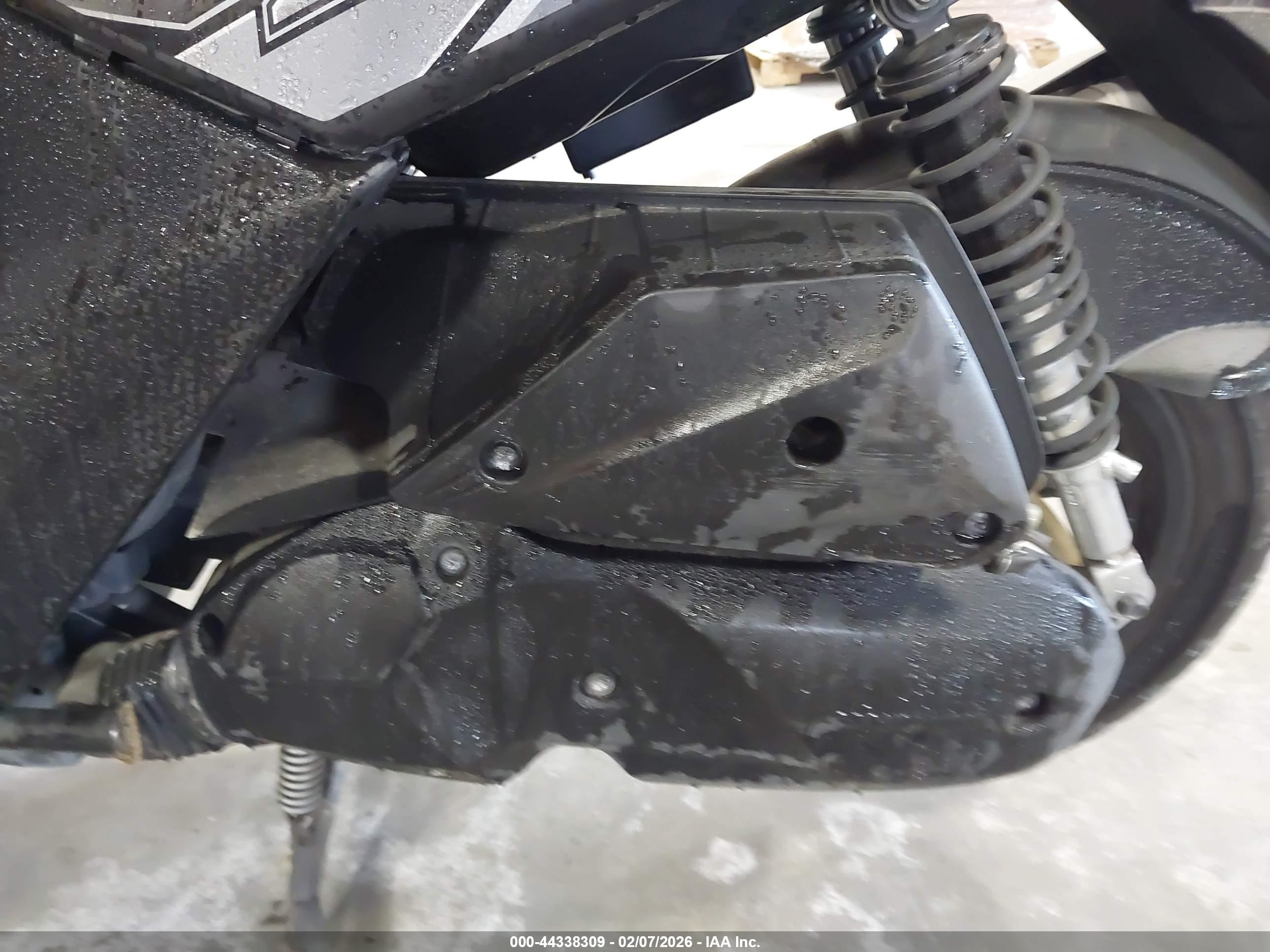 YAMAHA YW125 image 9