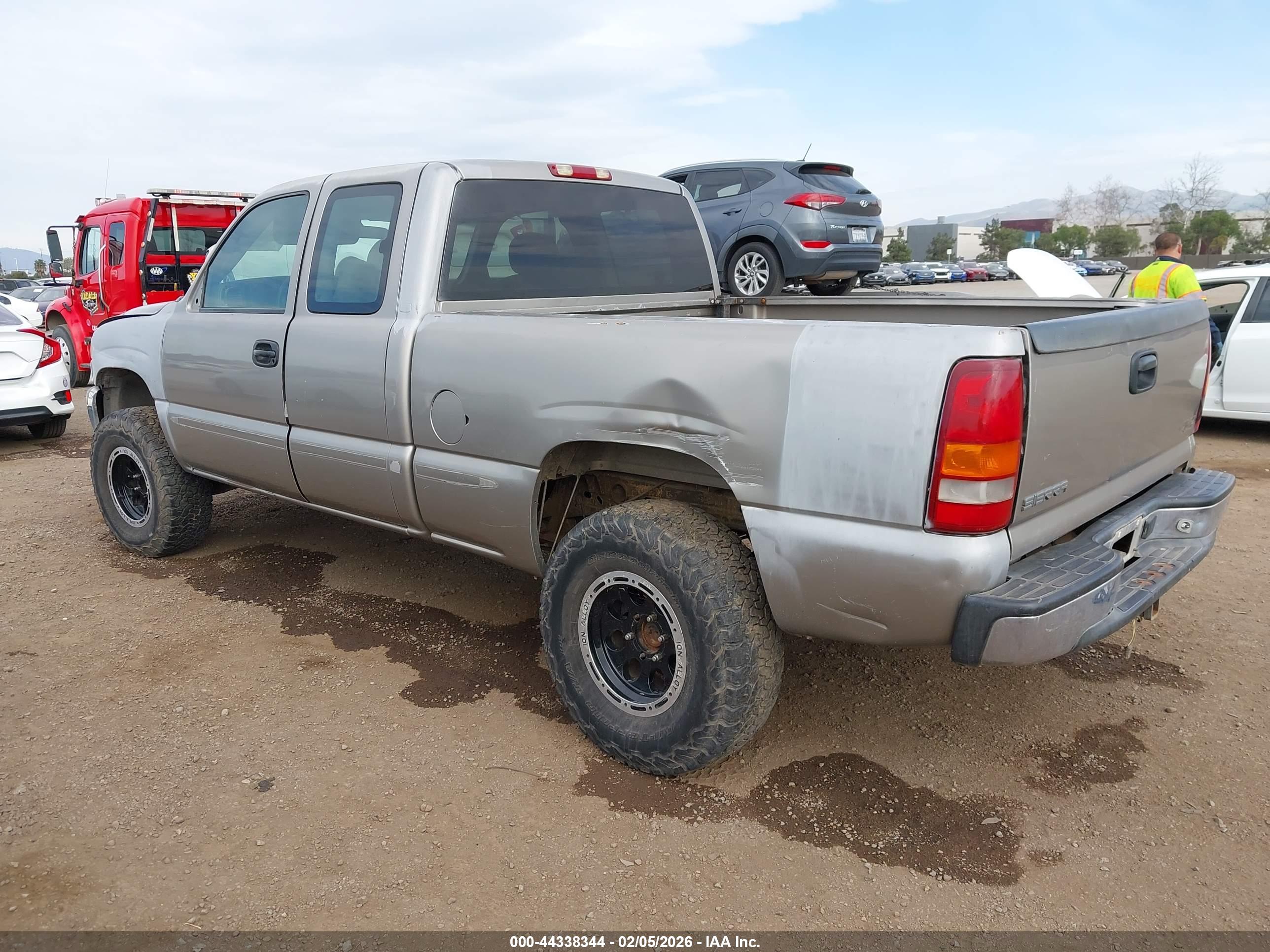 GMC SIERRA image 3