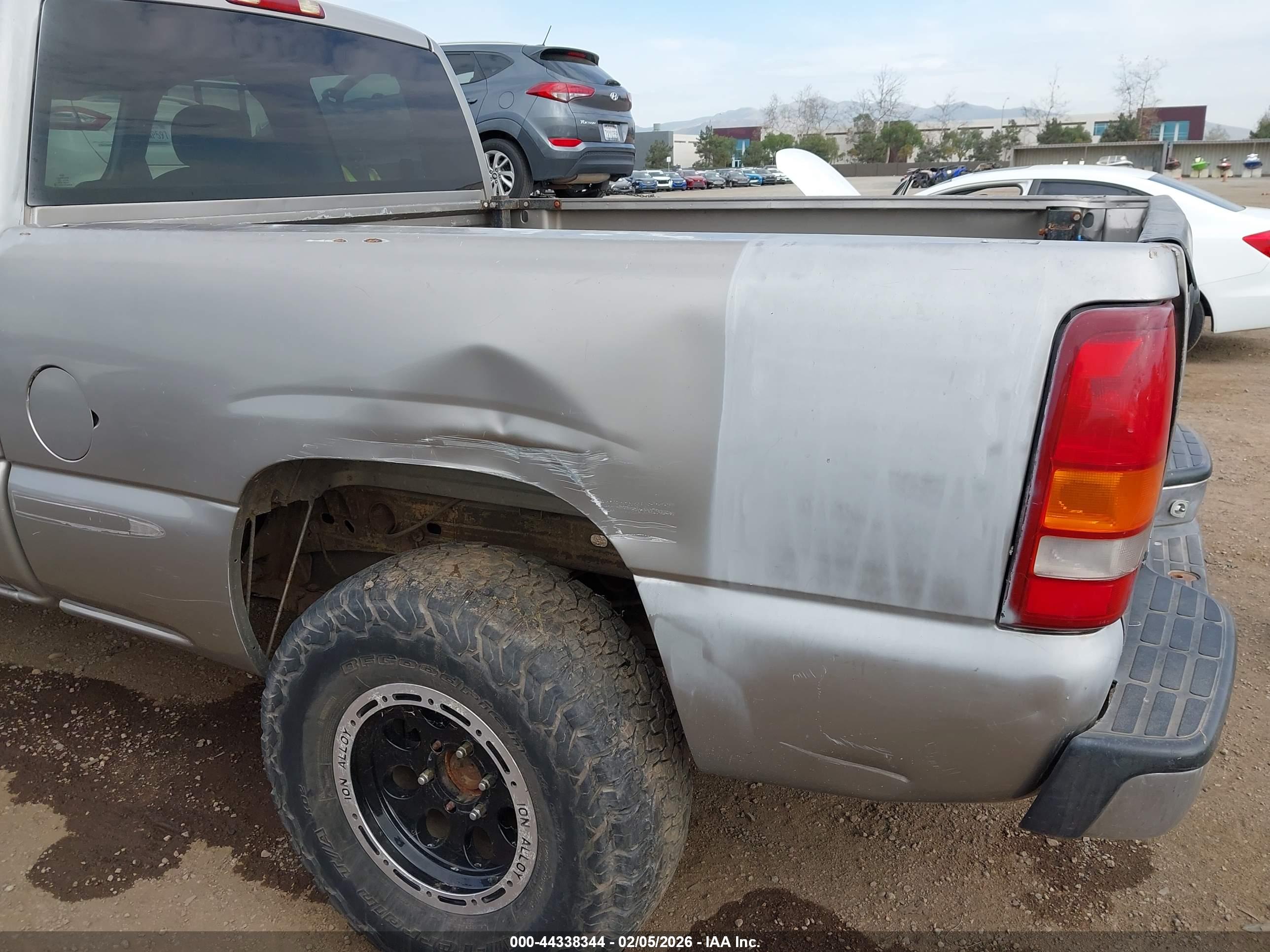 GMC SIERRA image 6