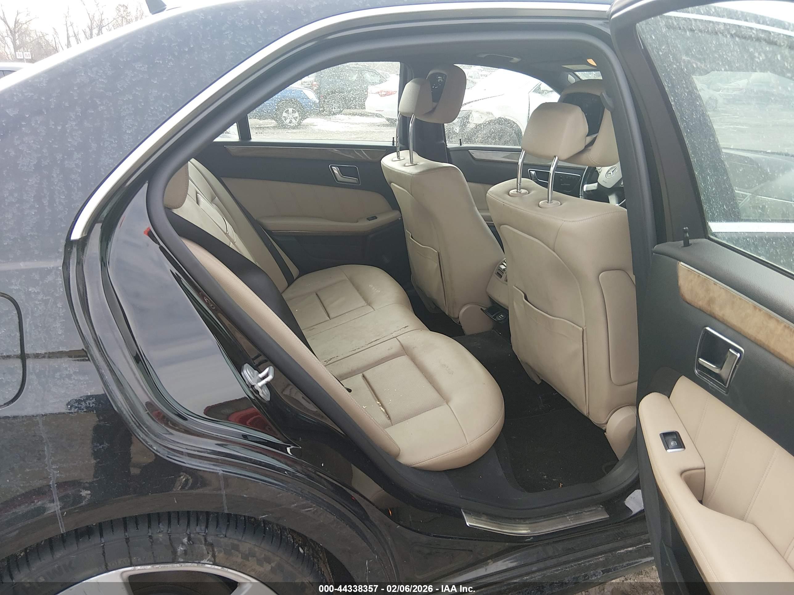 MERCEDES-BENZ E image 8