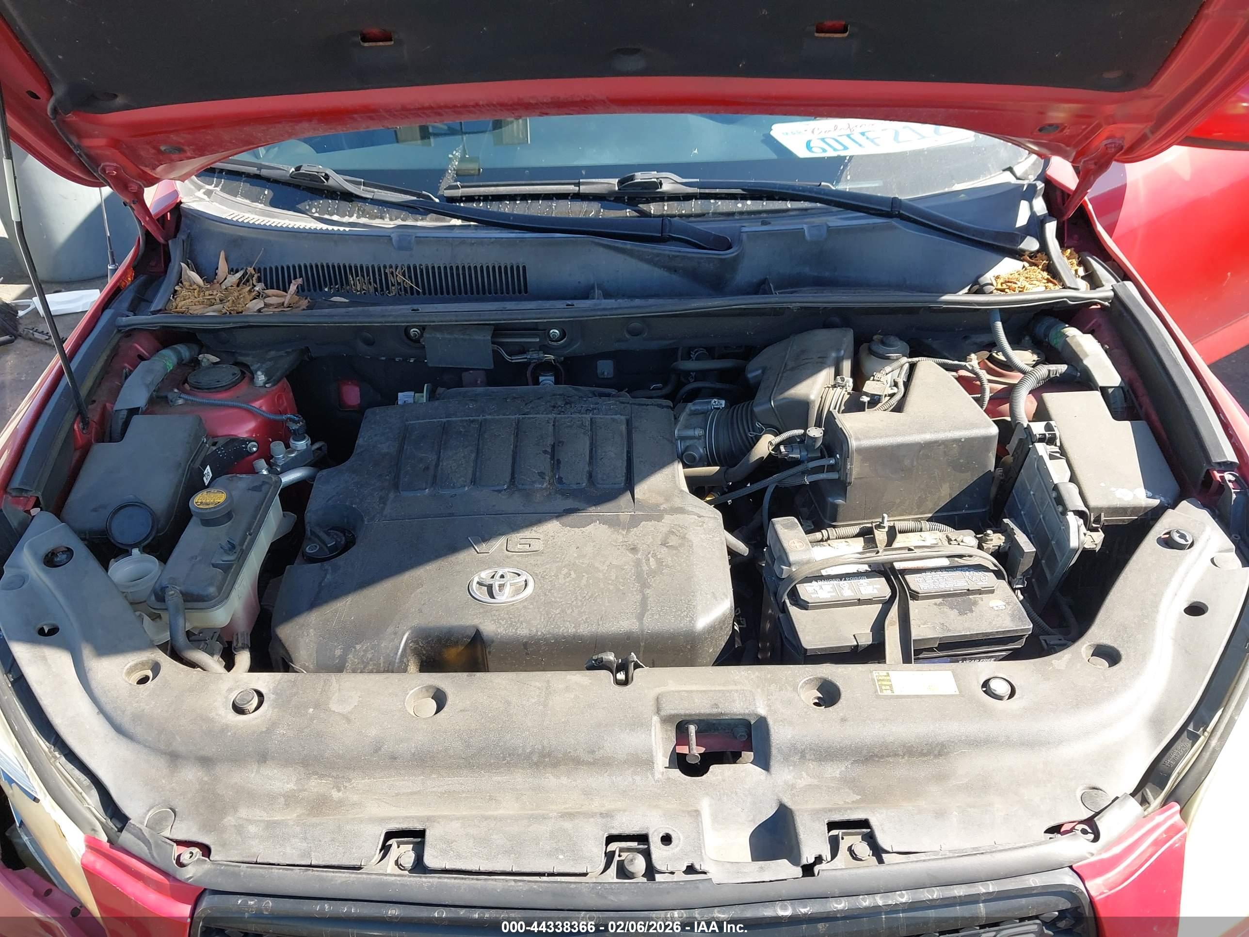 TOYOTA RAV4 image 10