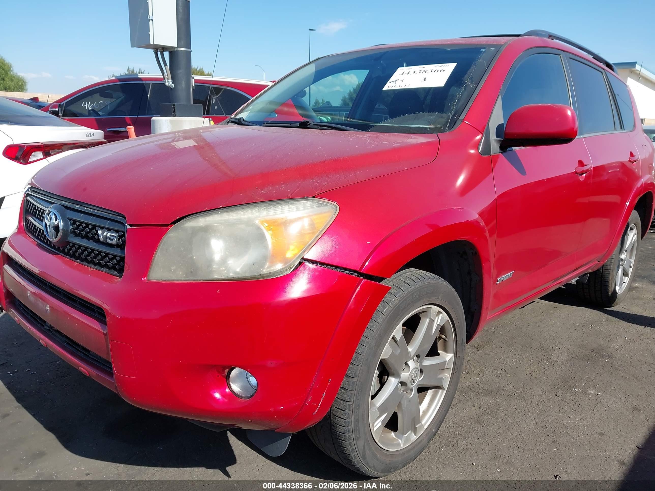 TOYOTA RAV4 image 2