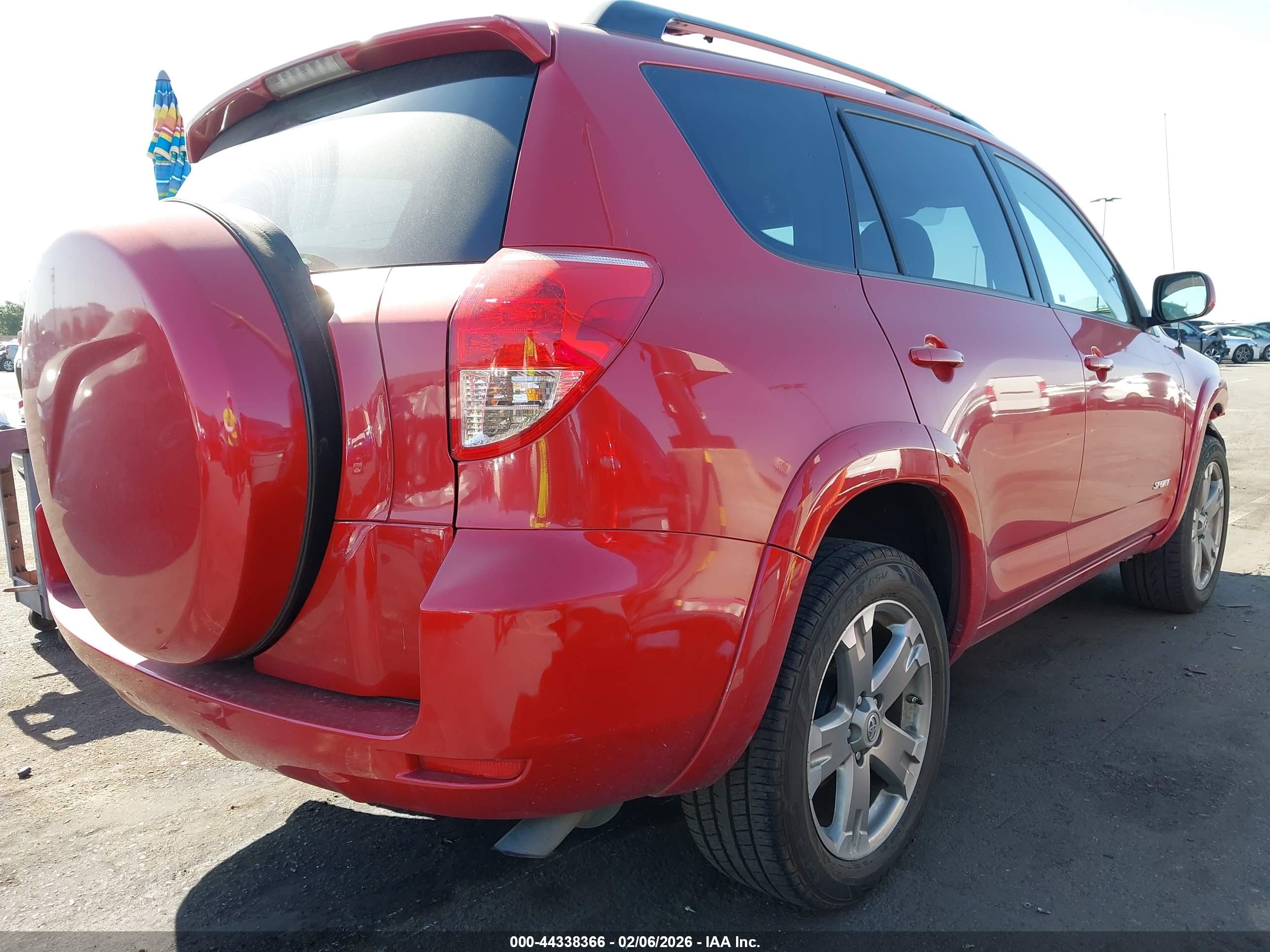 TOYOTA RAV4 image 4