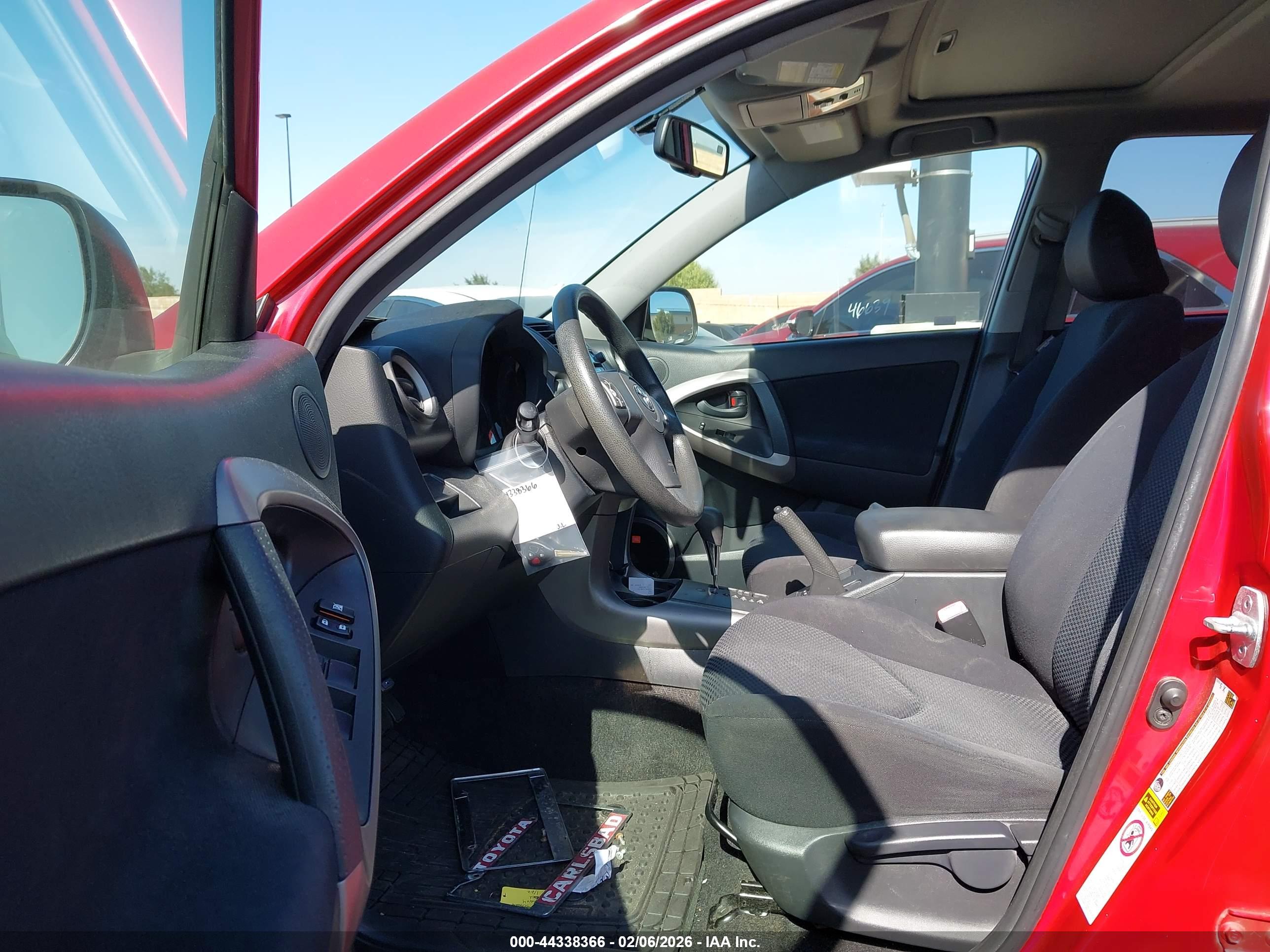 TOYOTA RAV4 image 5