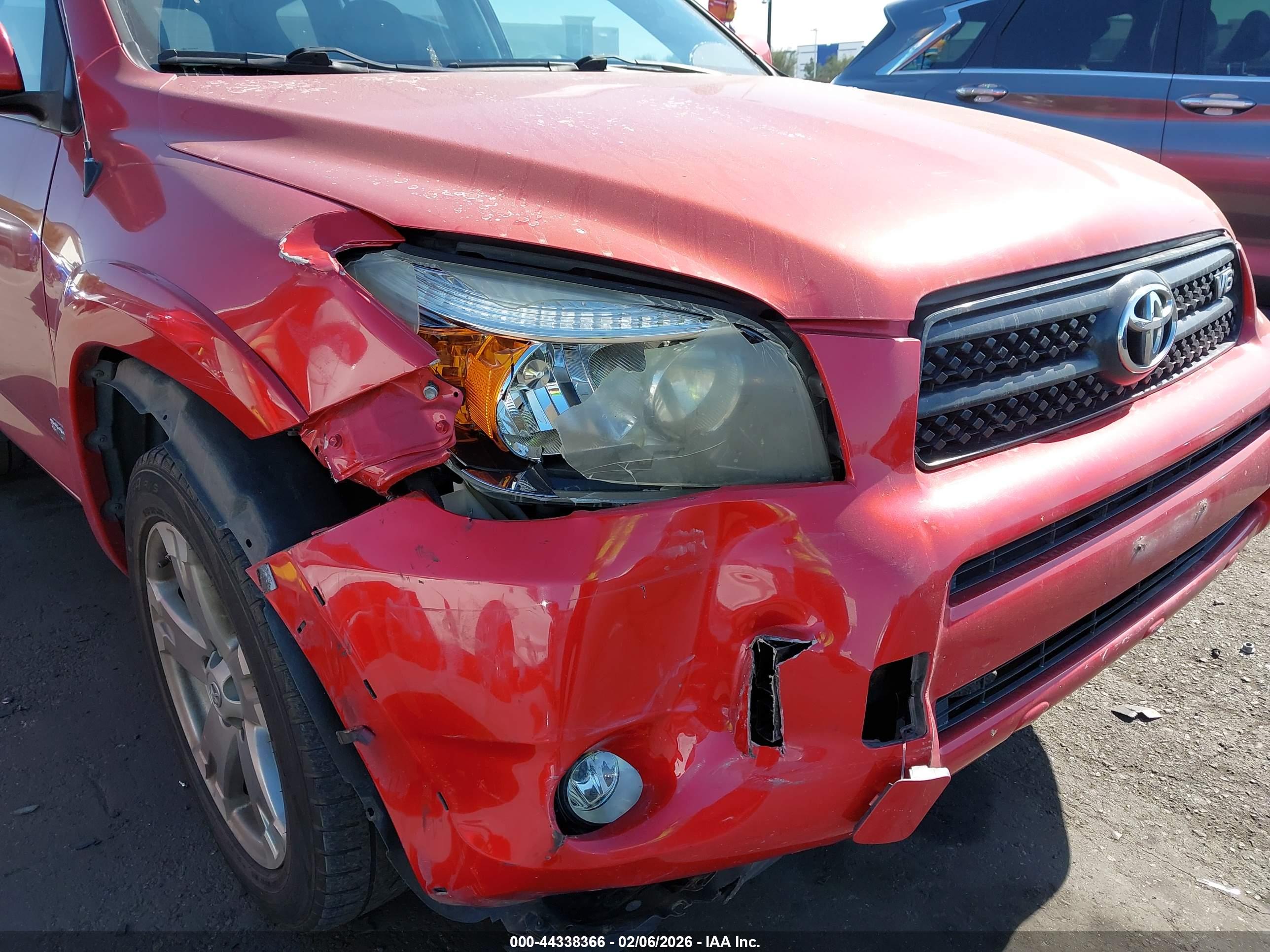 TOYOTA RAV4 image 6
