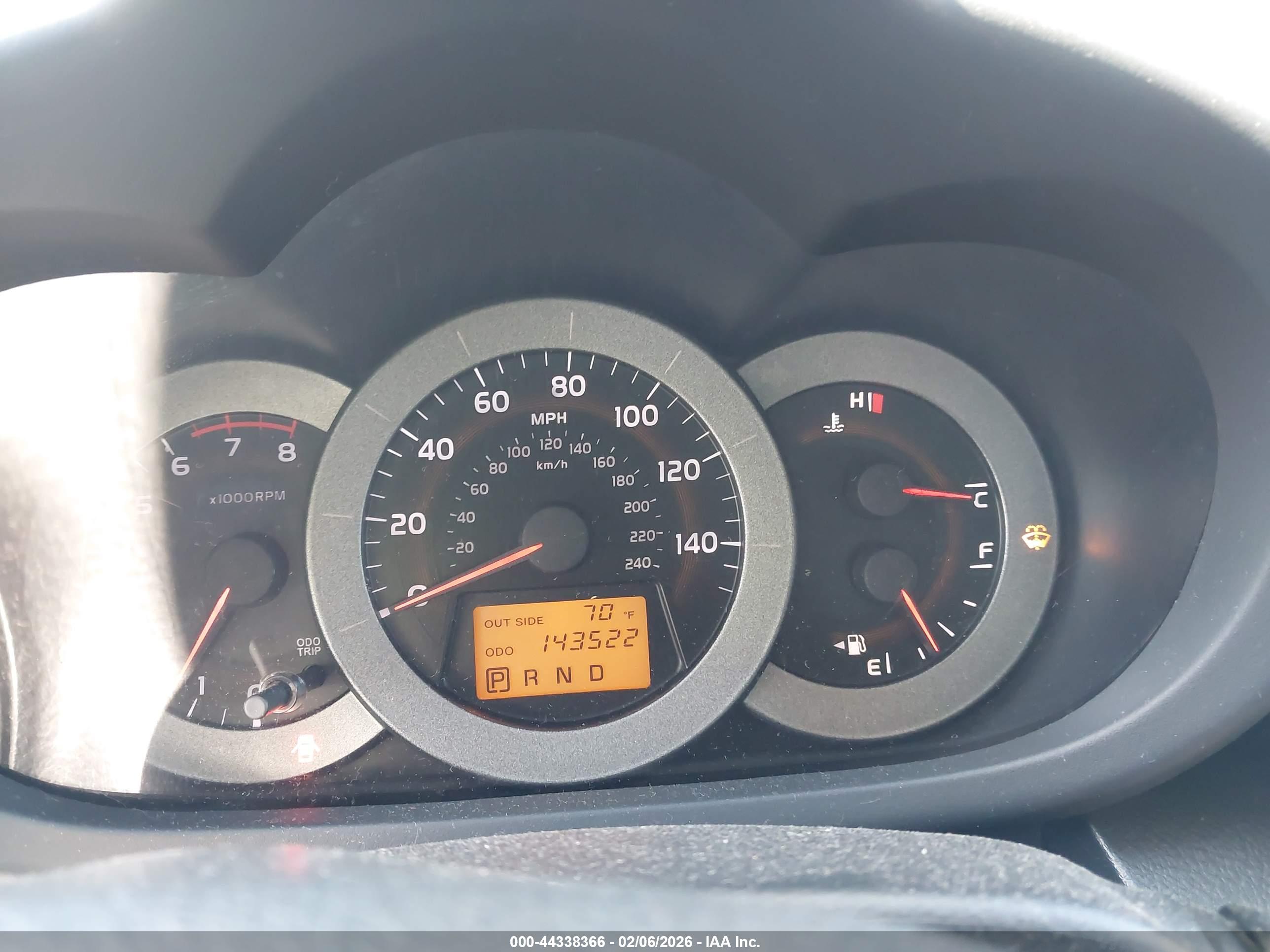 TOYOTA RAV4 image 7