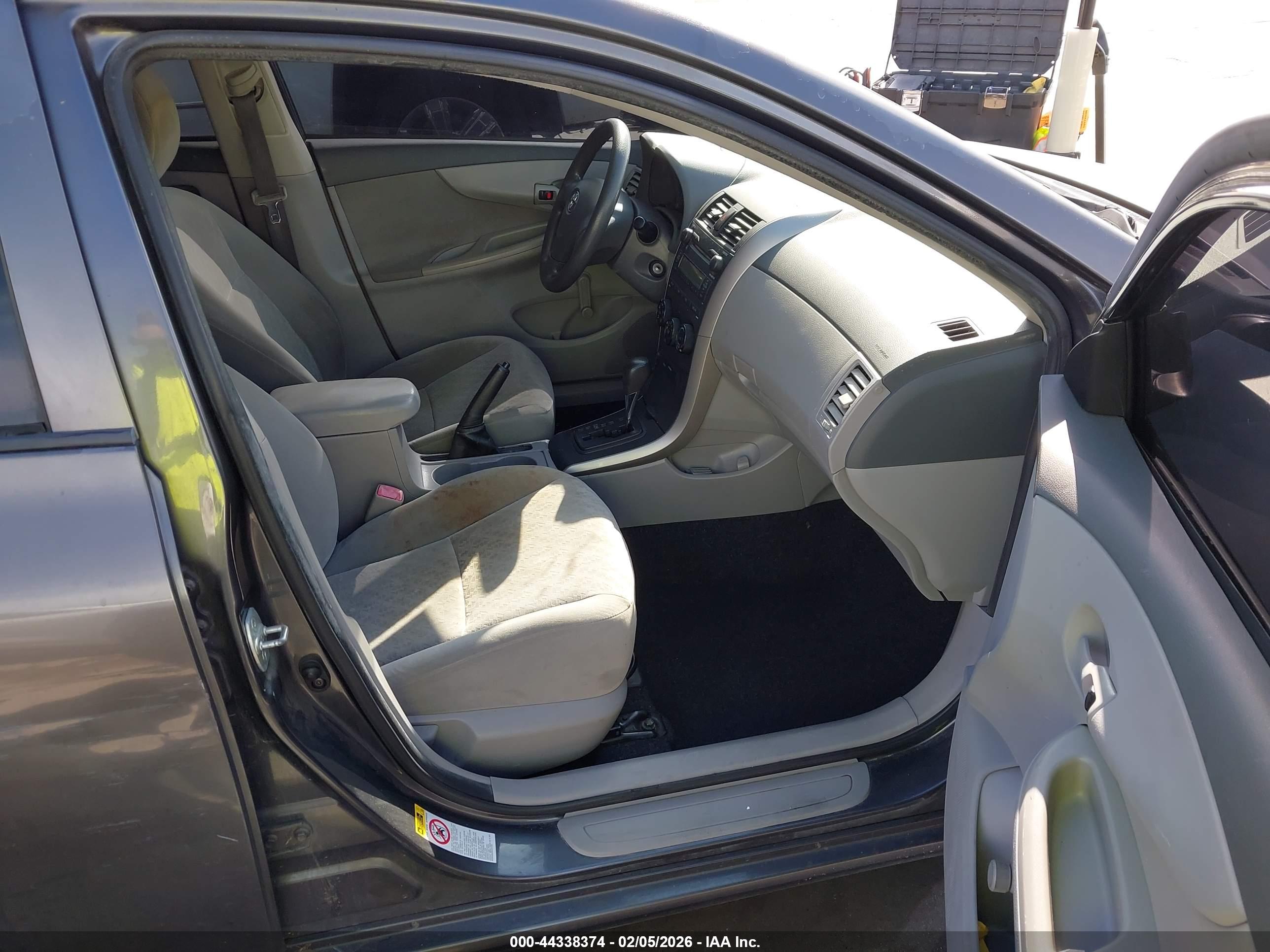 TOYOTA COROLLA image 5