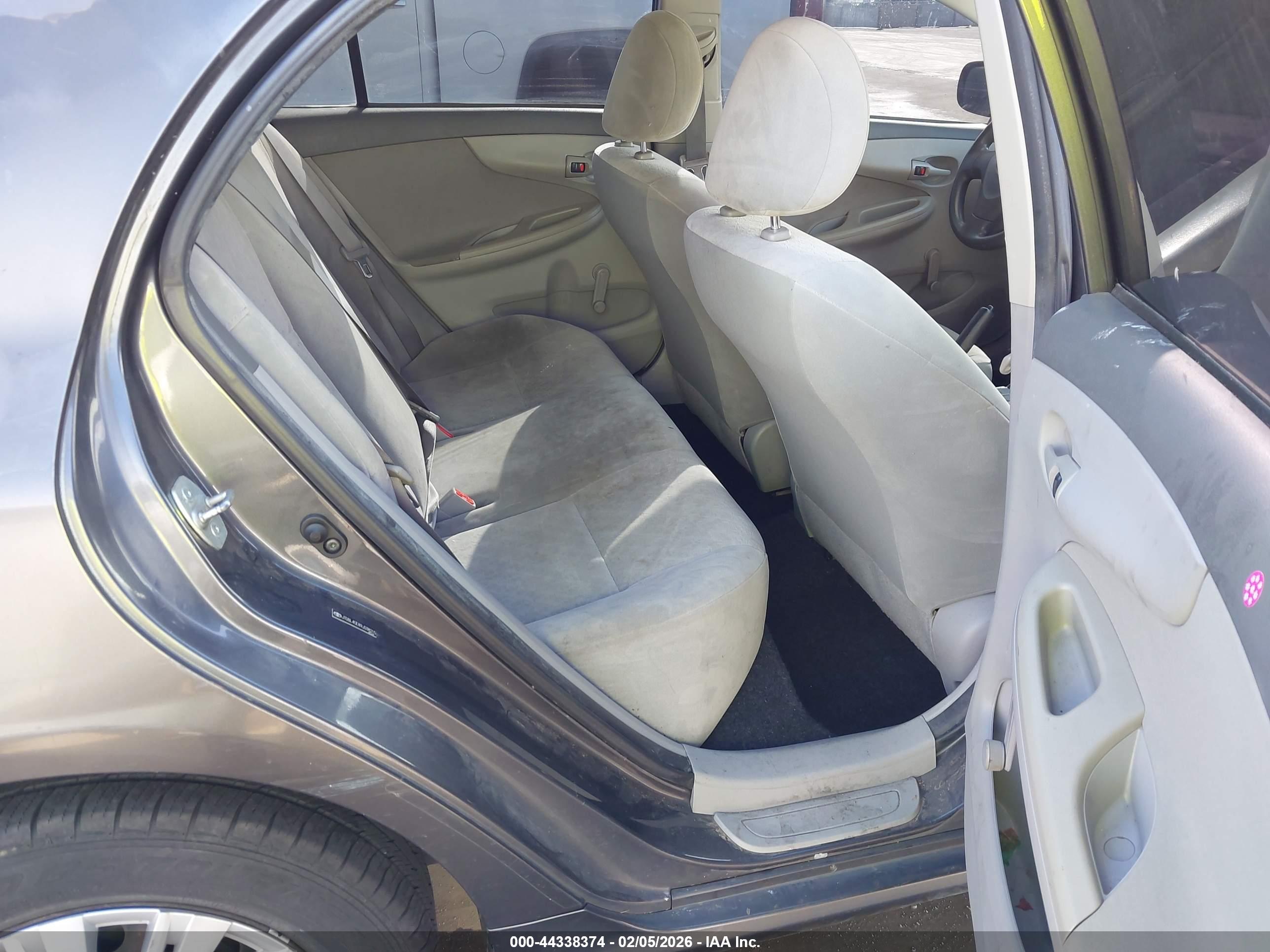 TOYOTA COROLLA image 8