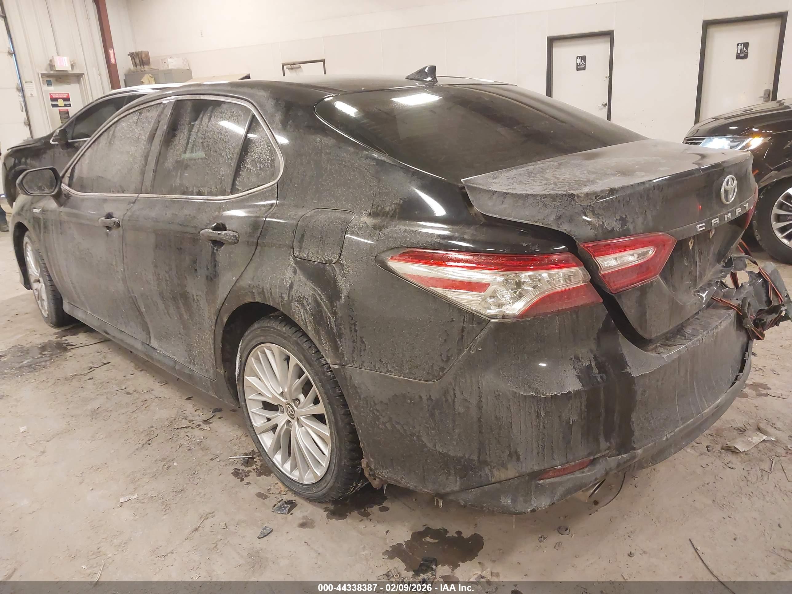 TOYOTA CAMRY image 3