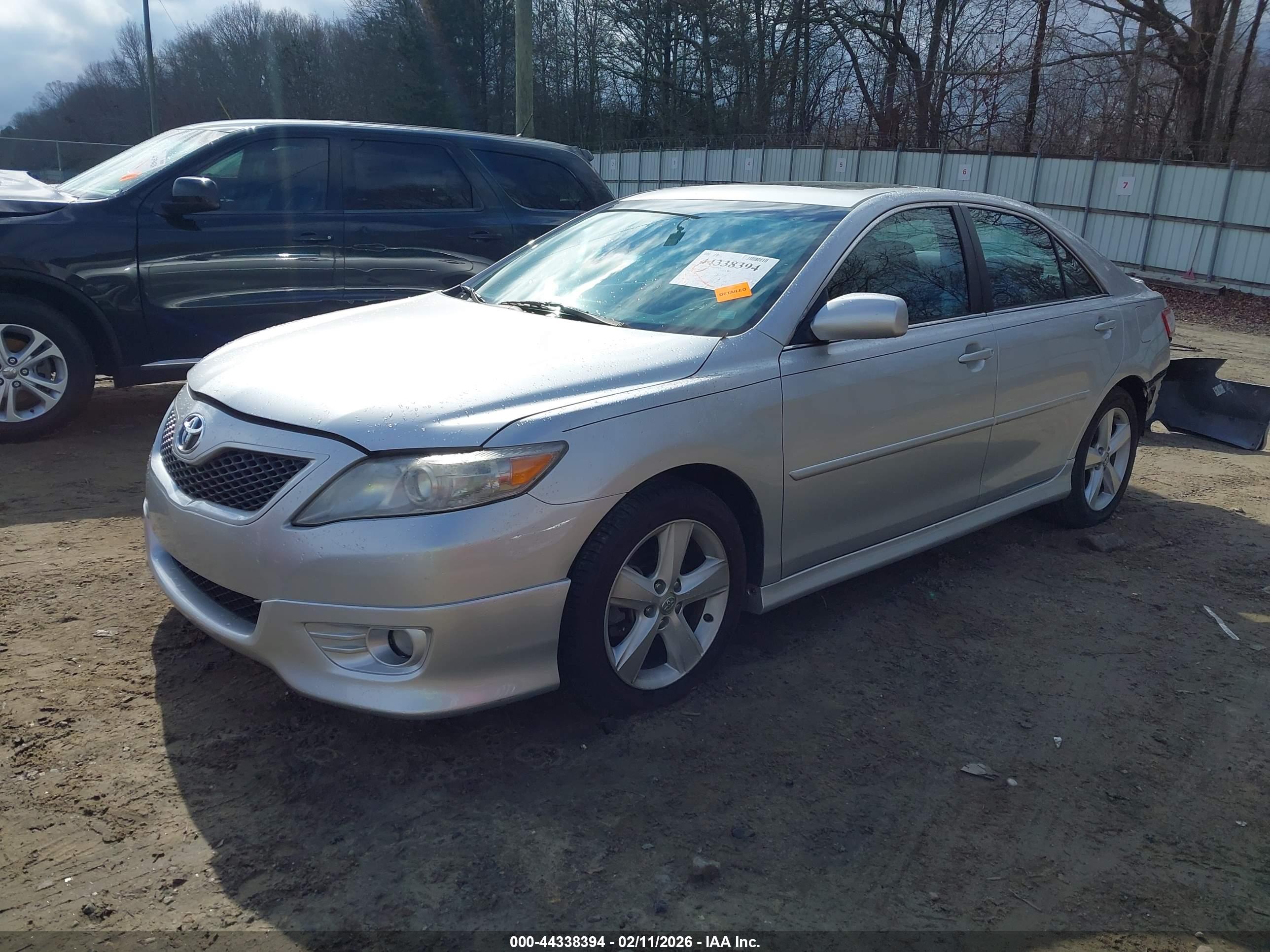 TOYOTA CAMRY image 2