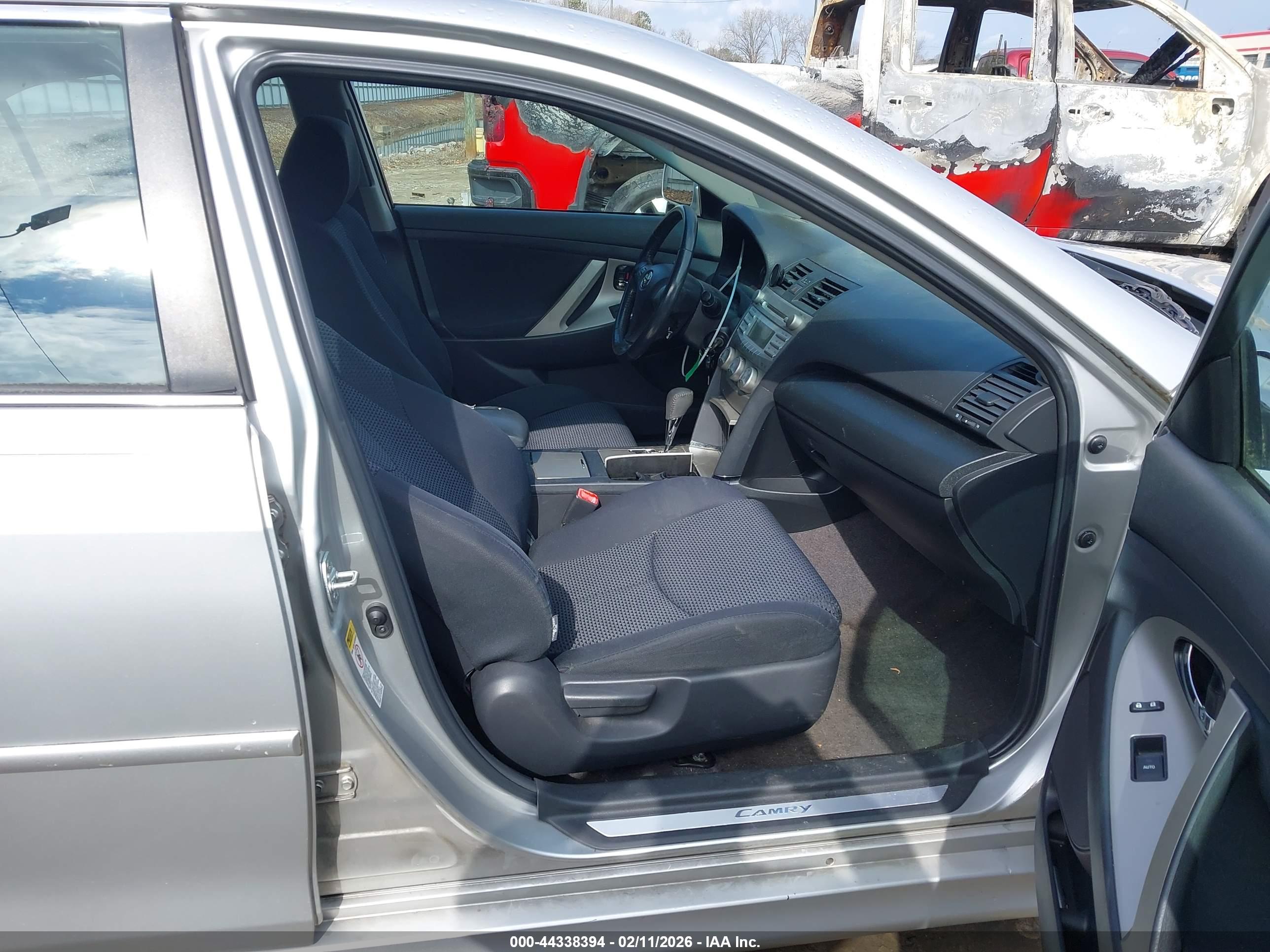 TOYOTA CAMRY image 5