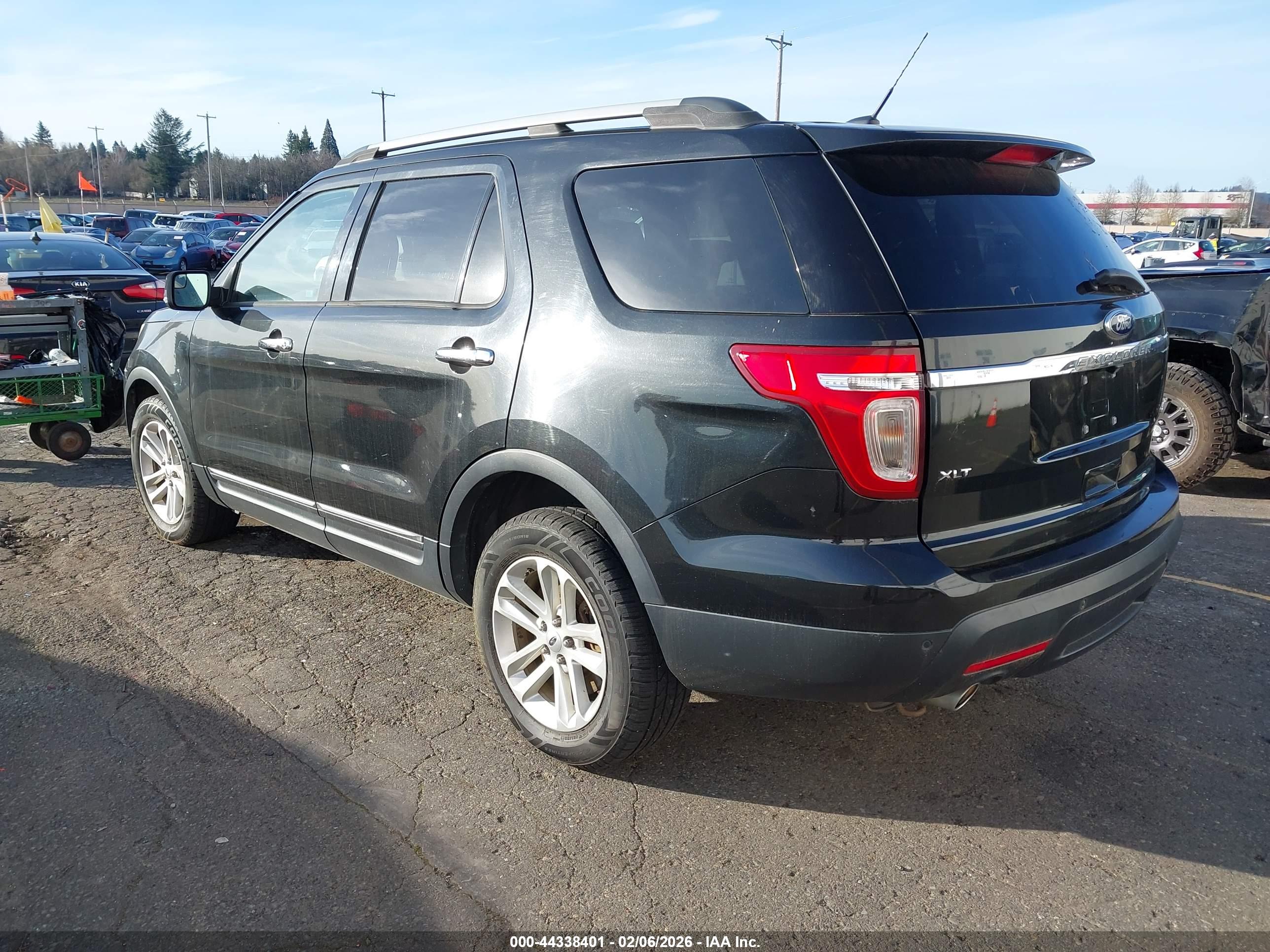 FORD EXPLORER image 3