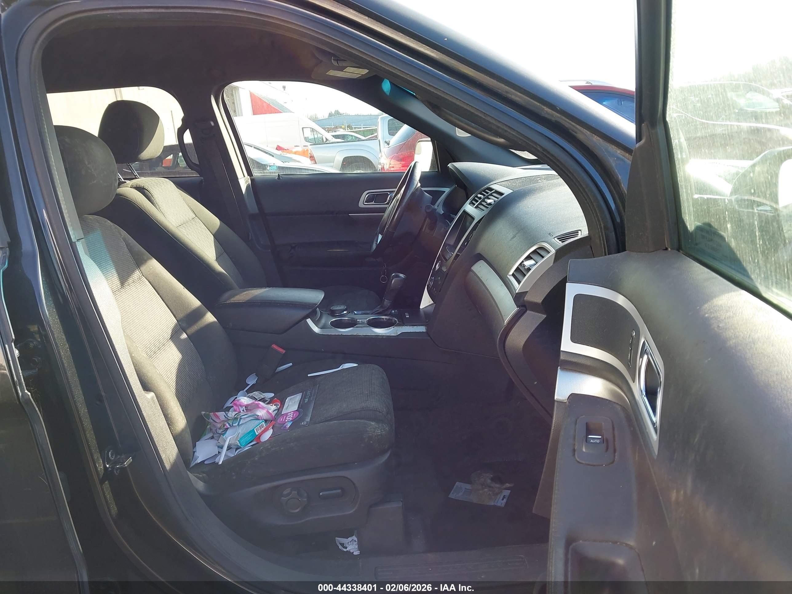 FORD EXPLORER image 5