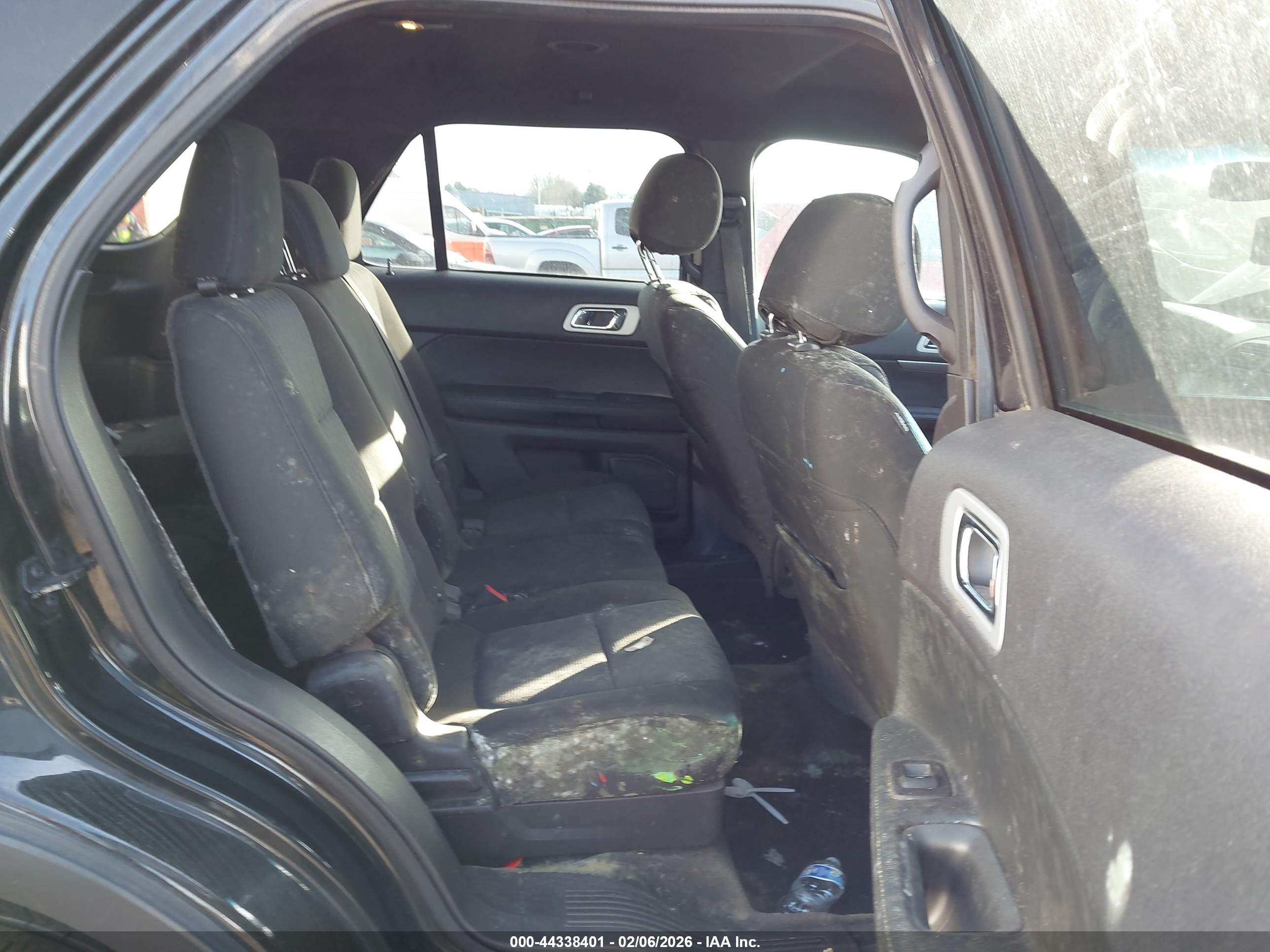 FORD EXPLORER image 8