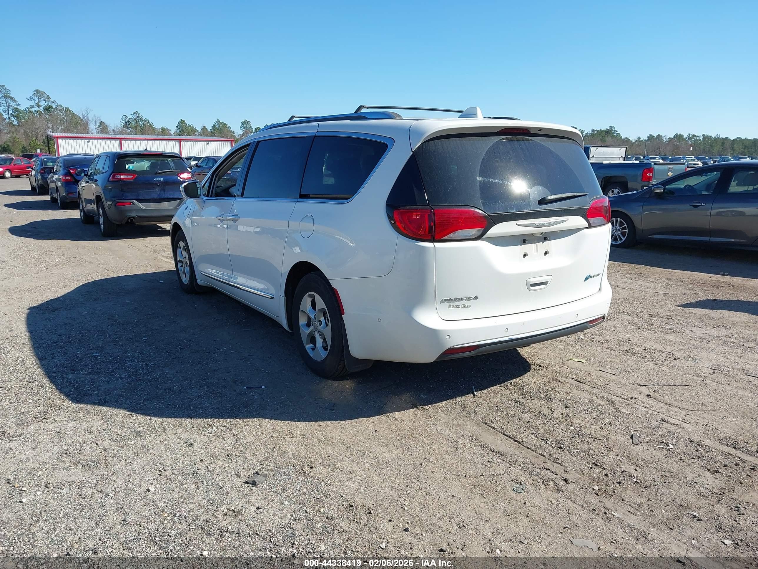 CHRYSLER PACIFICA image 3