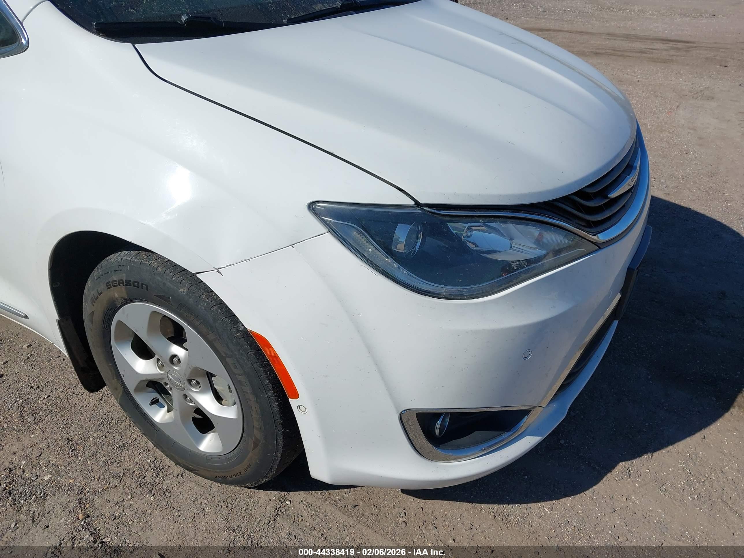 CHRYSLER PACIFICA image 6