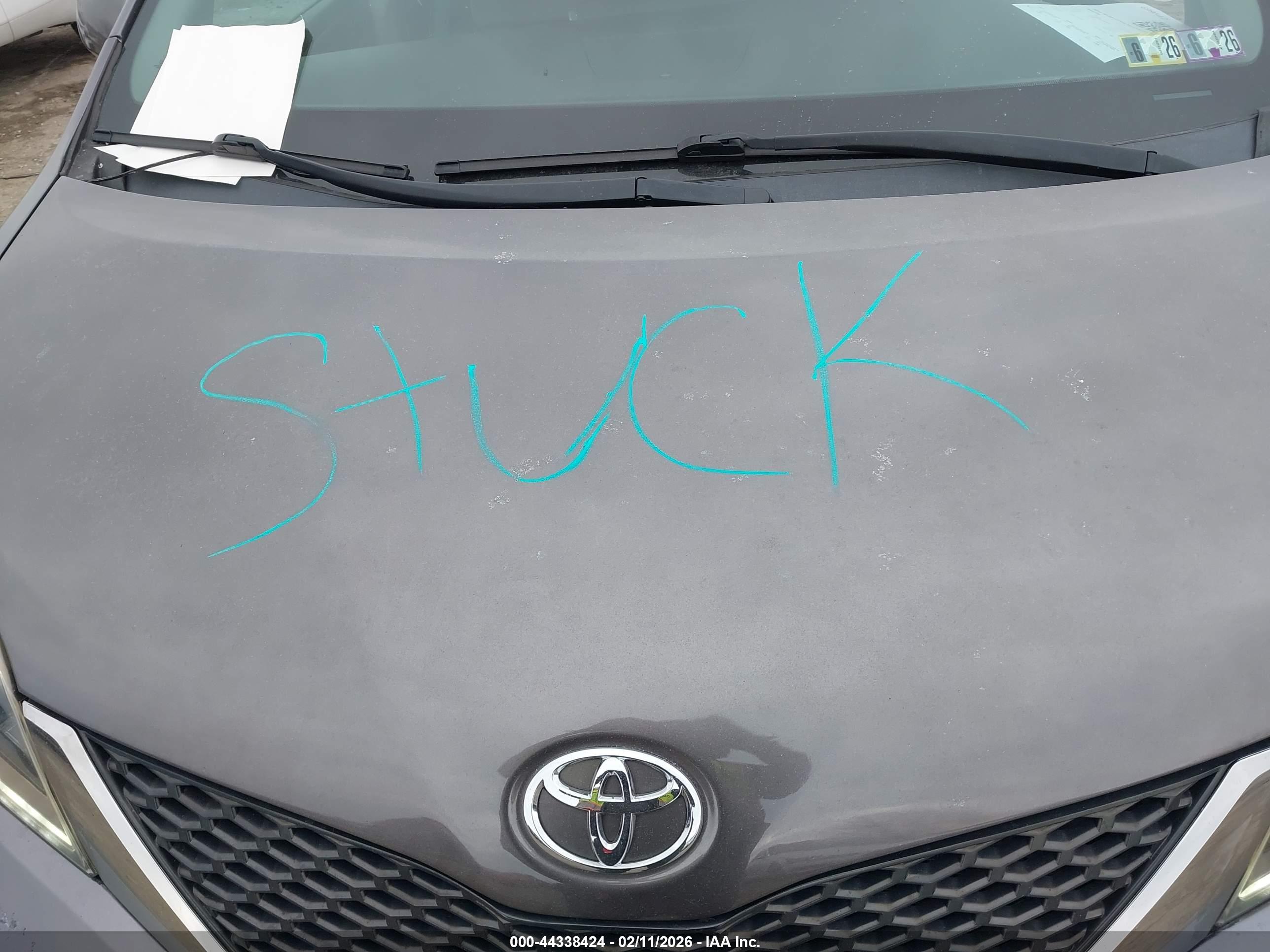 TOYOTA SIENNA image 10