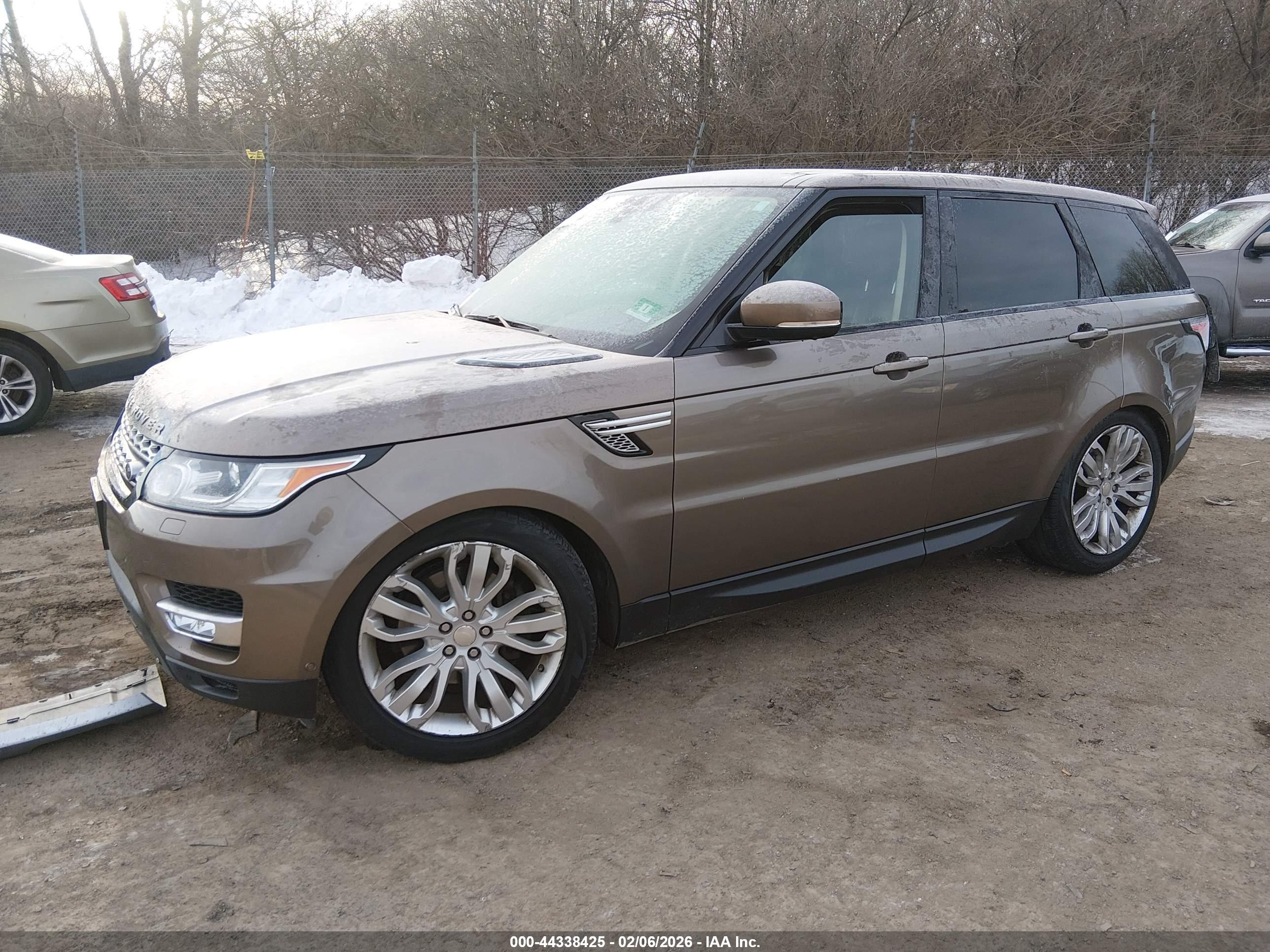 LAND ROVER image 2