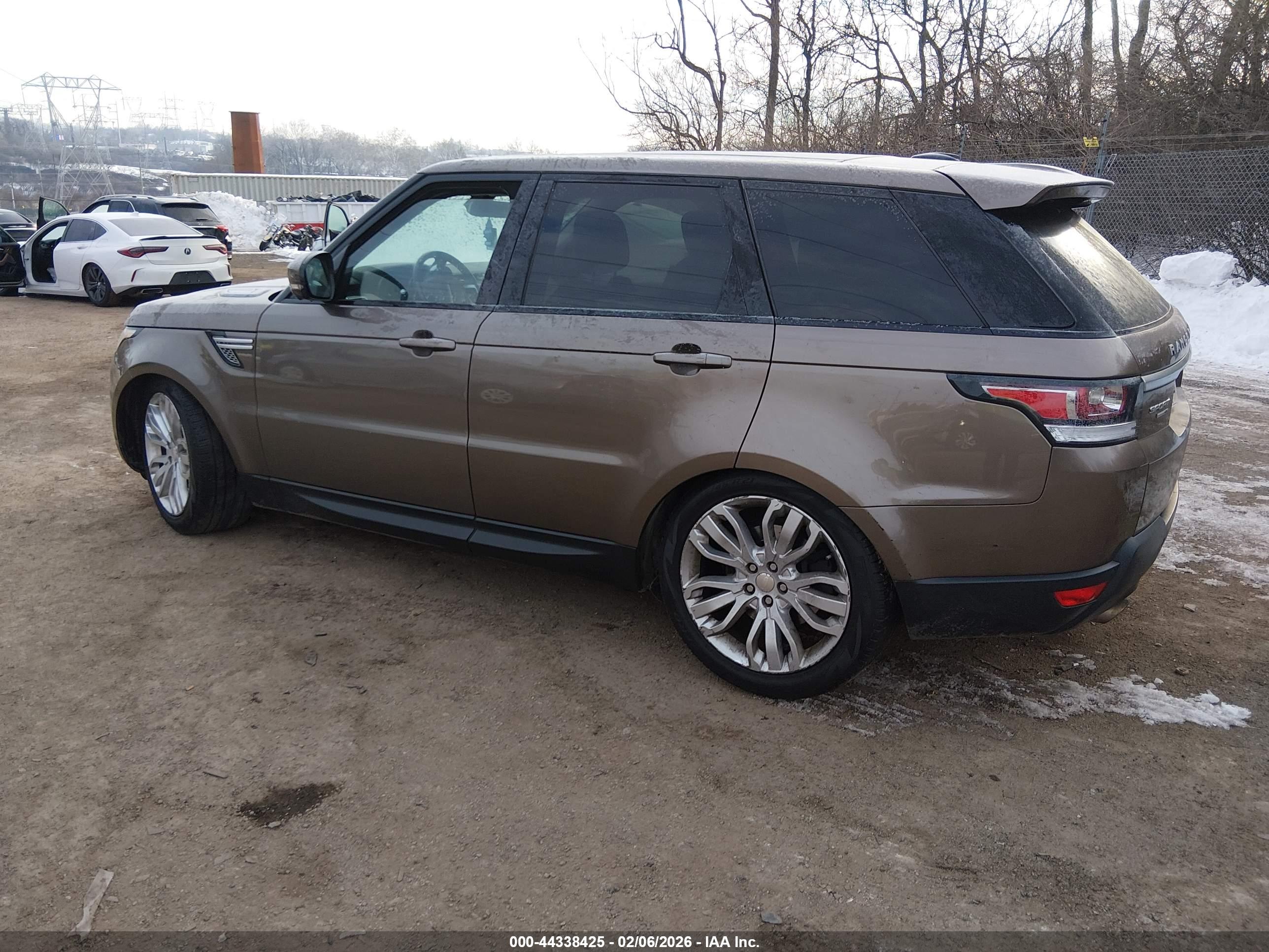 LAND ROVER image 3