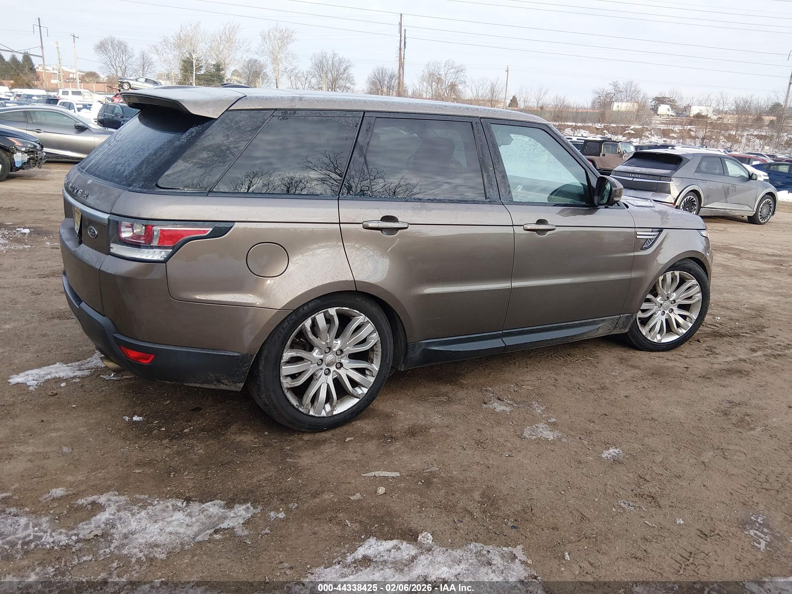 LAND ROVER image 4