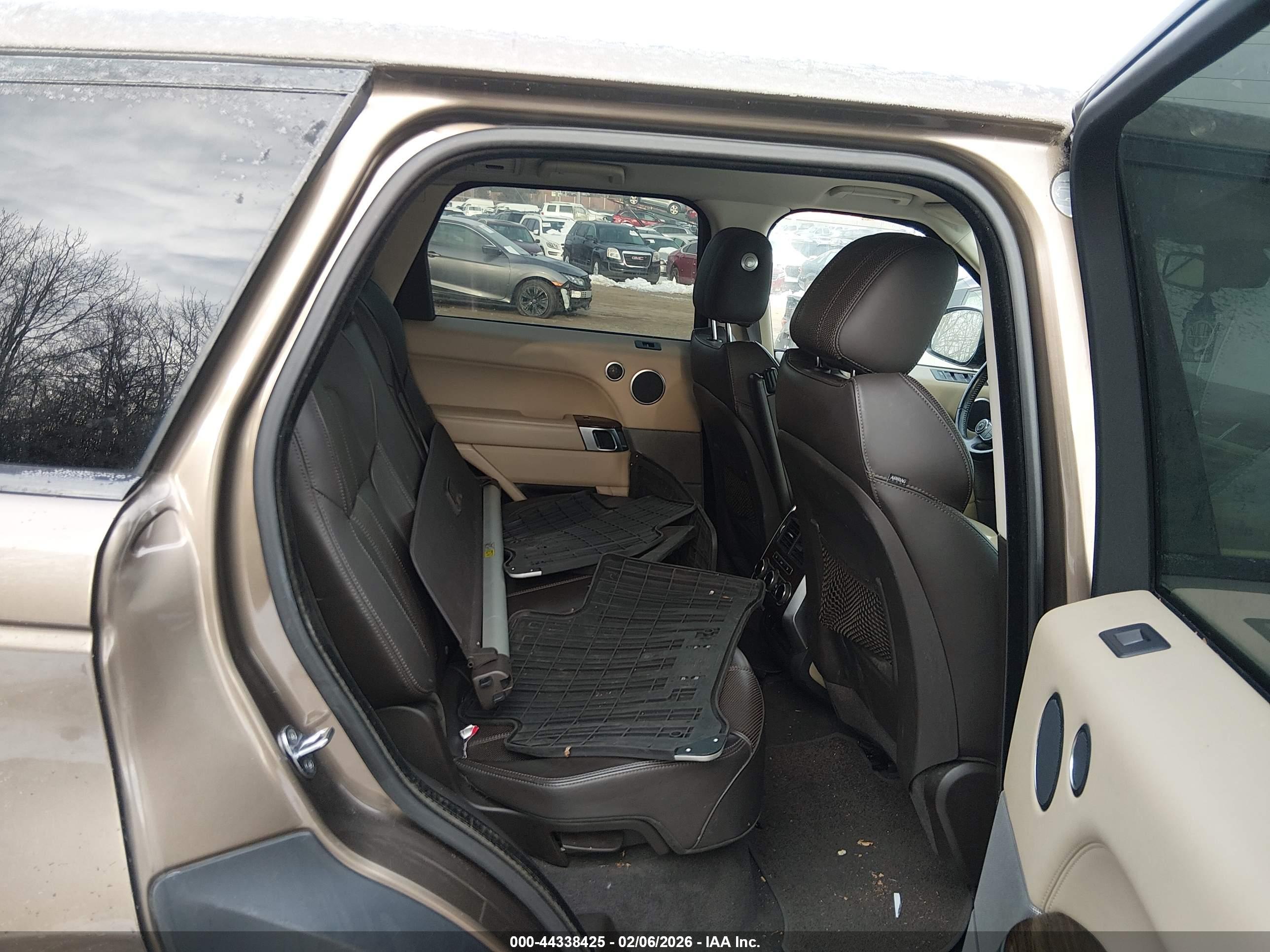 LAND ROVER image 8
