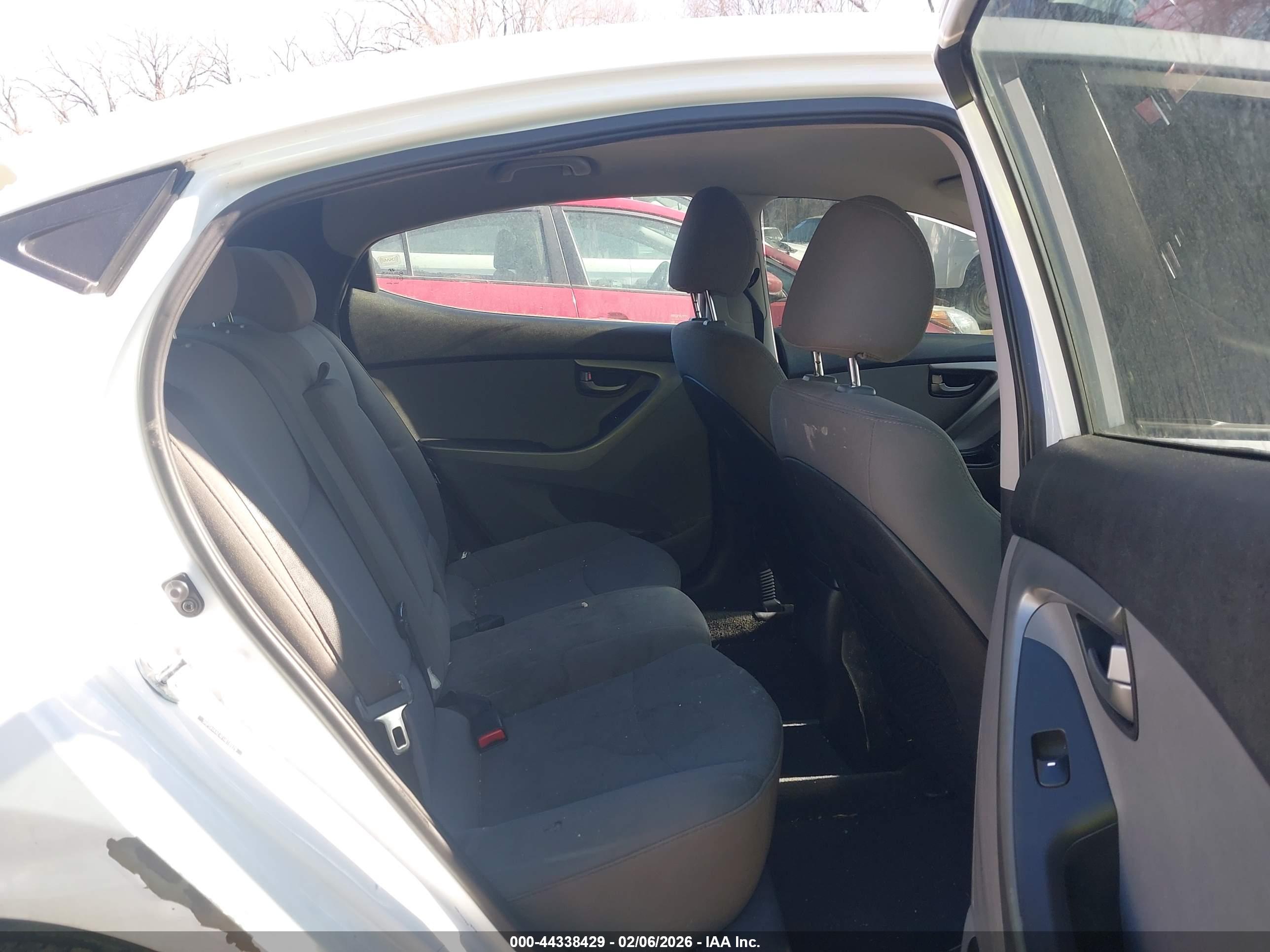 HYUNDAI ELANTRA image 8