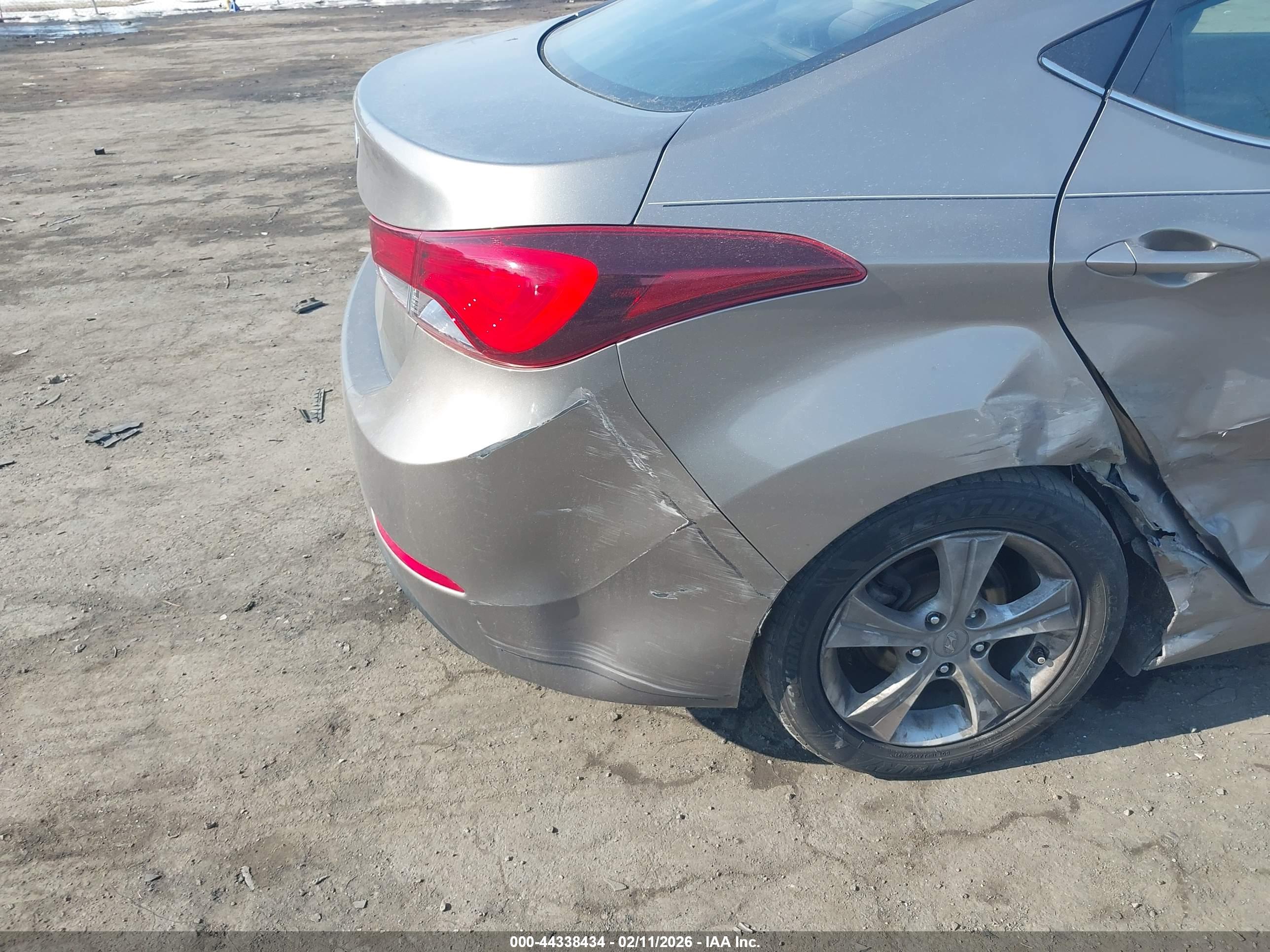 HYUNDAI ELANTRA image 6