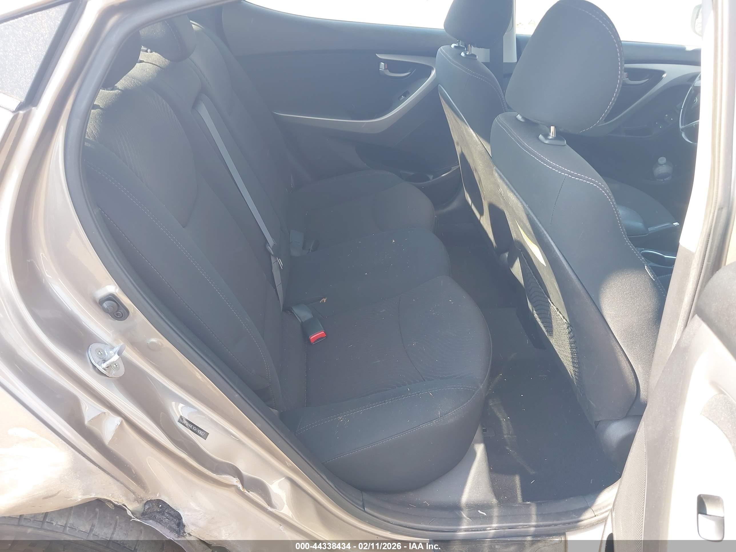 HYUNDAI ELANTRA image 8