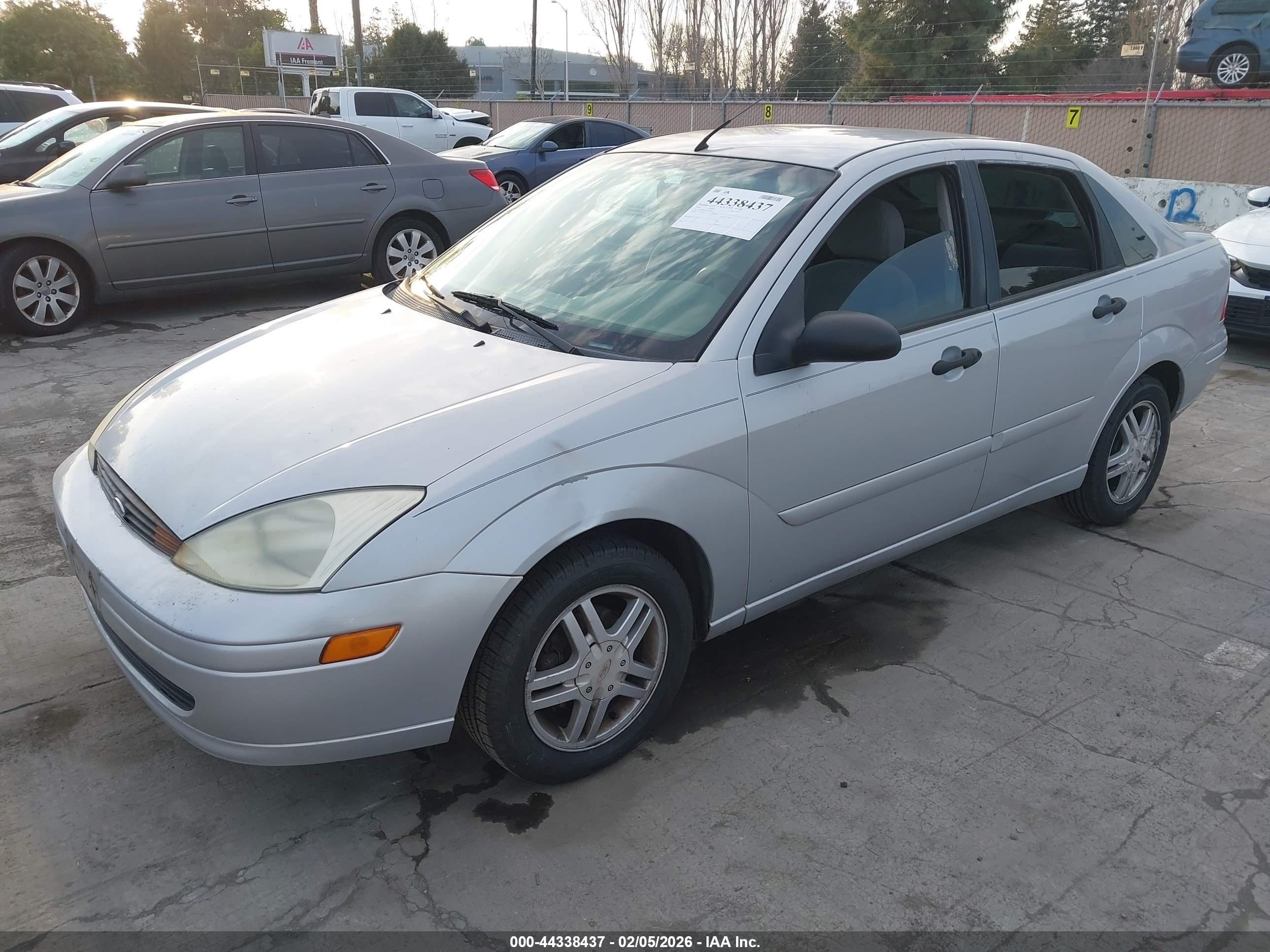 FORD FOCUS image 2