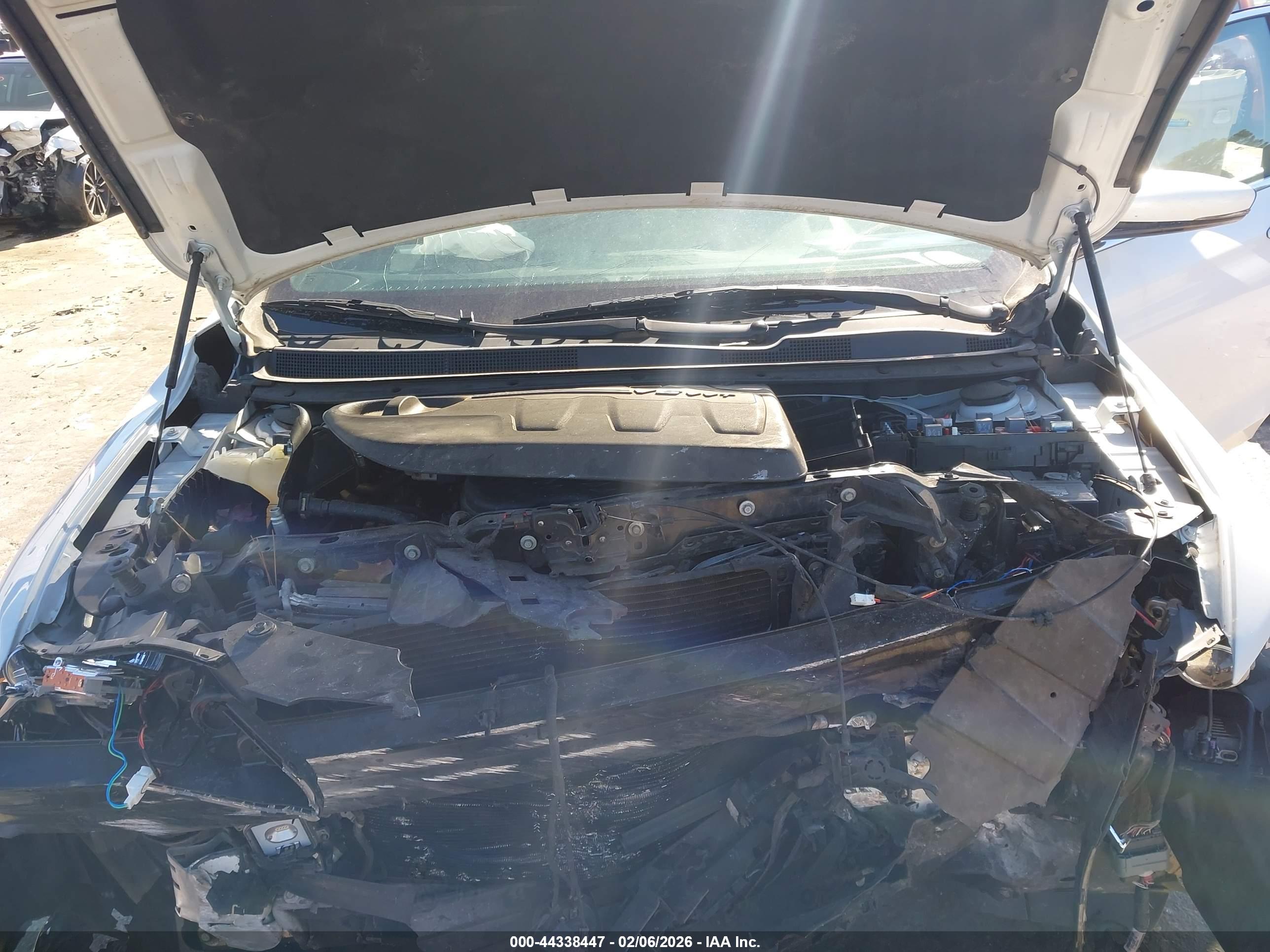 CHRYSLER 200 image 10
